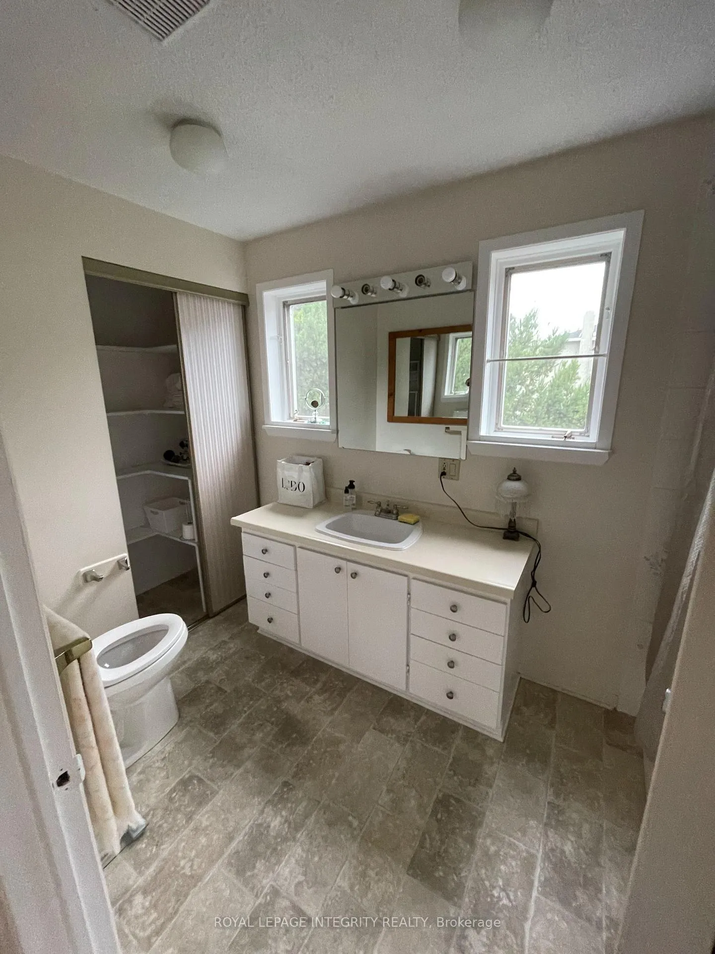 Photo 15 of 465 Guy Street, Ottawa, Castle Heights — HOMEH