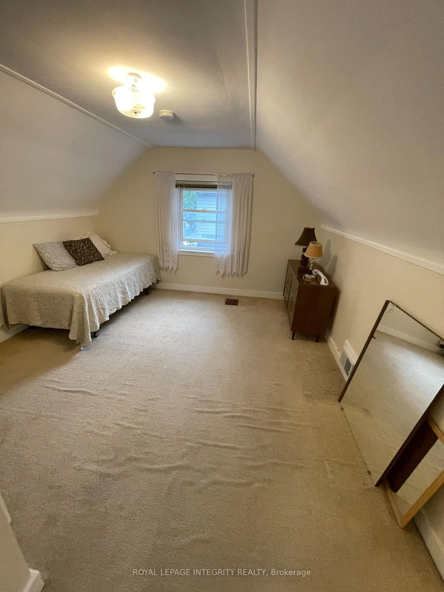 Photo 22 of 465 Guy Street, Ottawa, Castle Heights — HOMEH