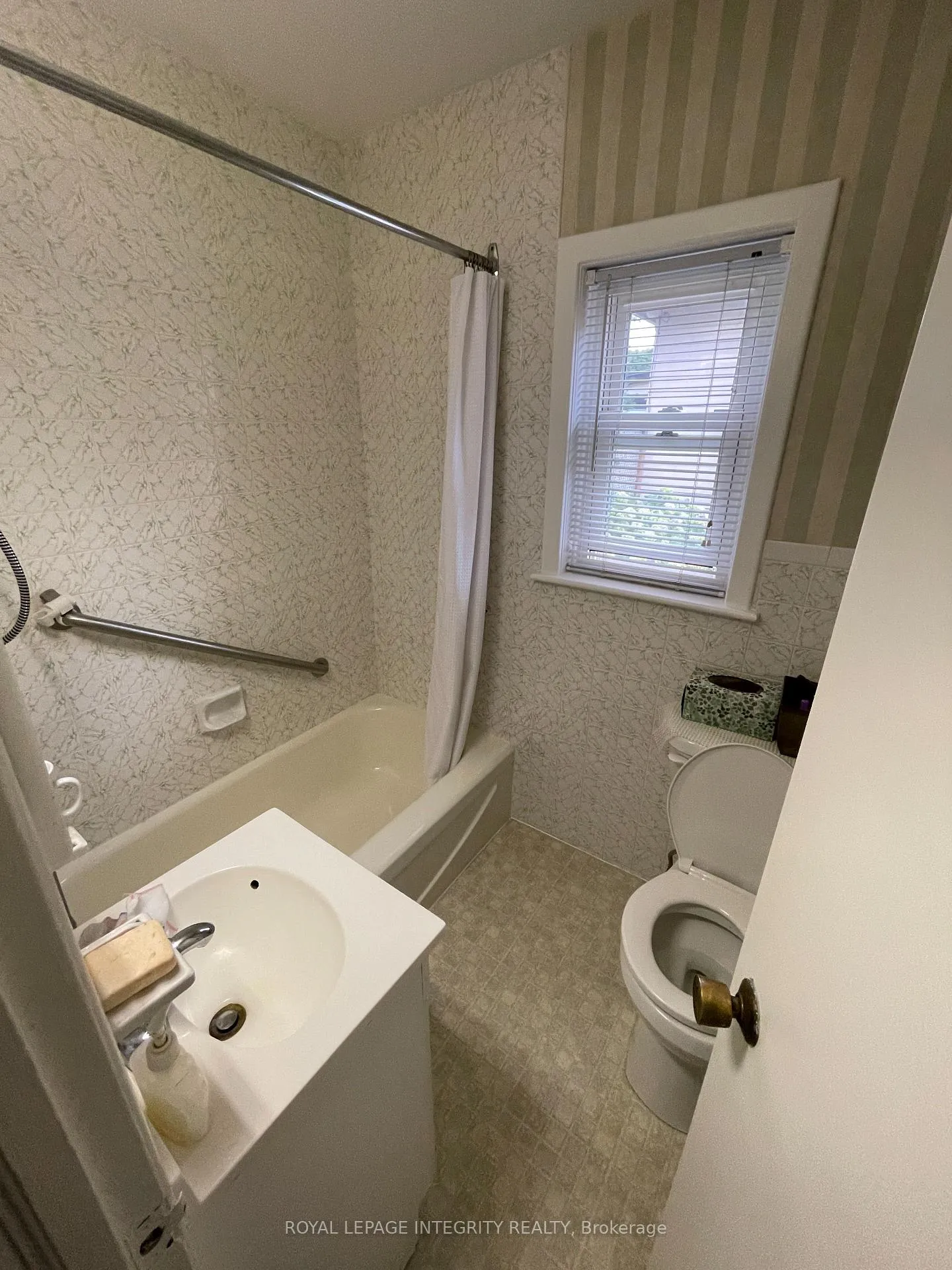 Photo 26 of 465 Guy Street, Ottawa, Castle Heights — HOMEH