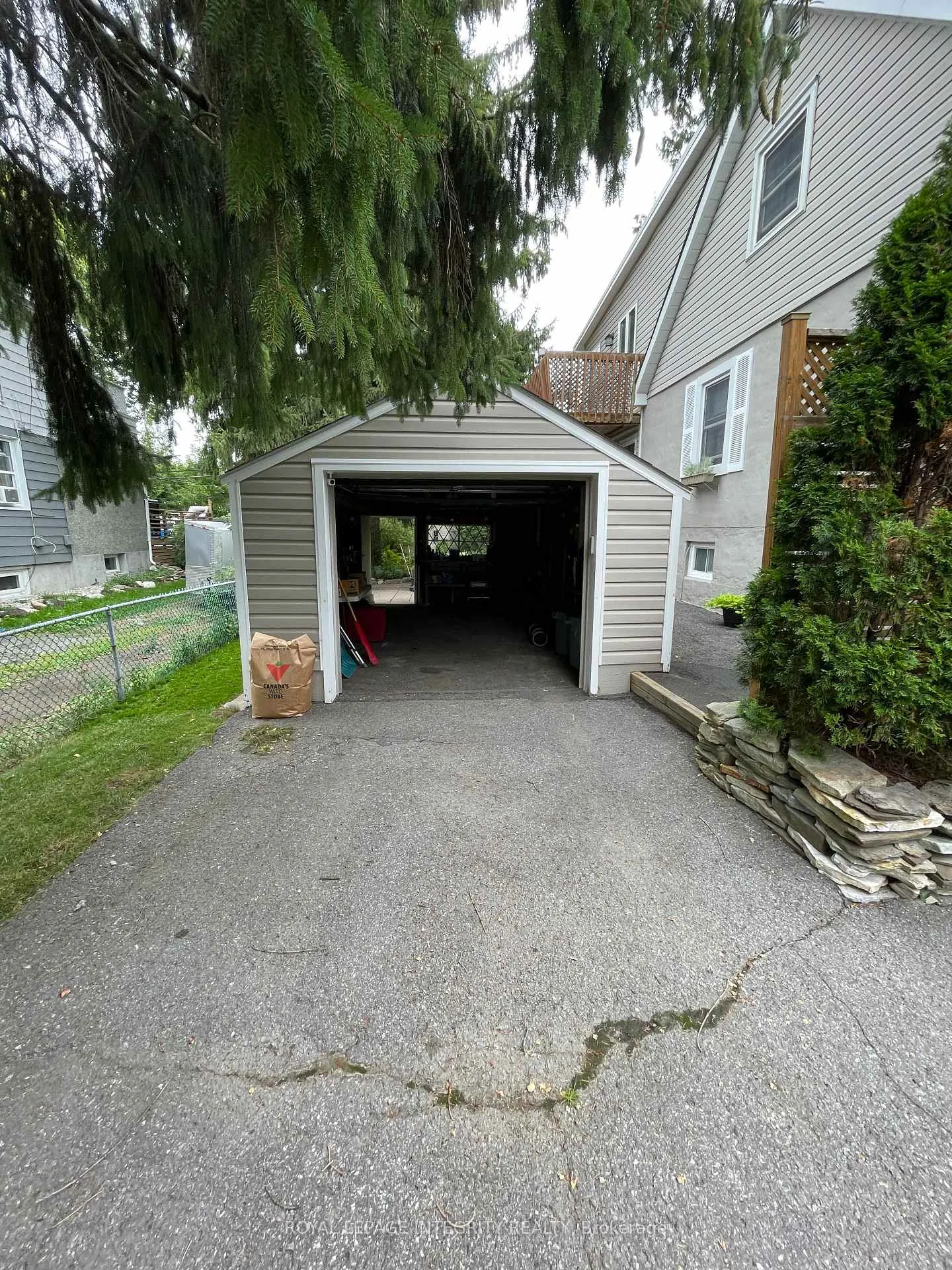 Photo 39 of 465 Guy Street, Ottawa, Castle Heights — HOMEH