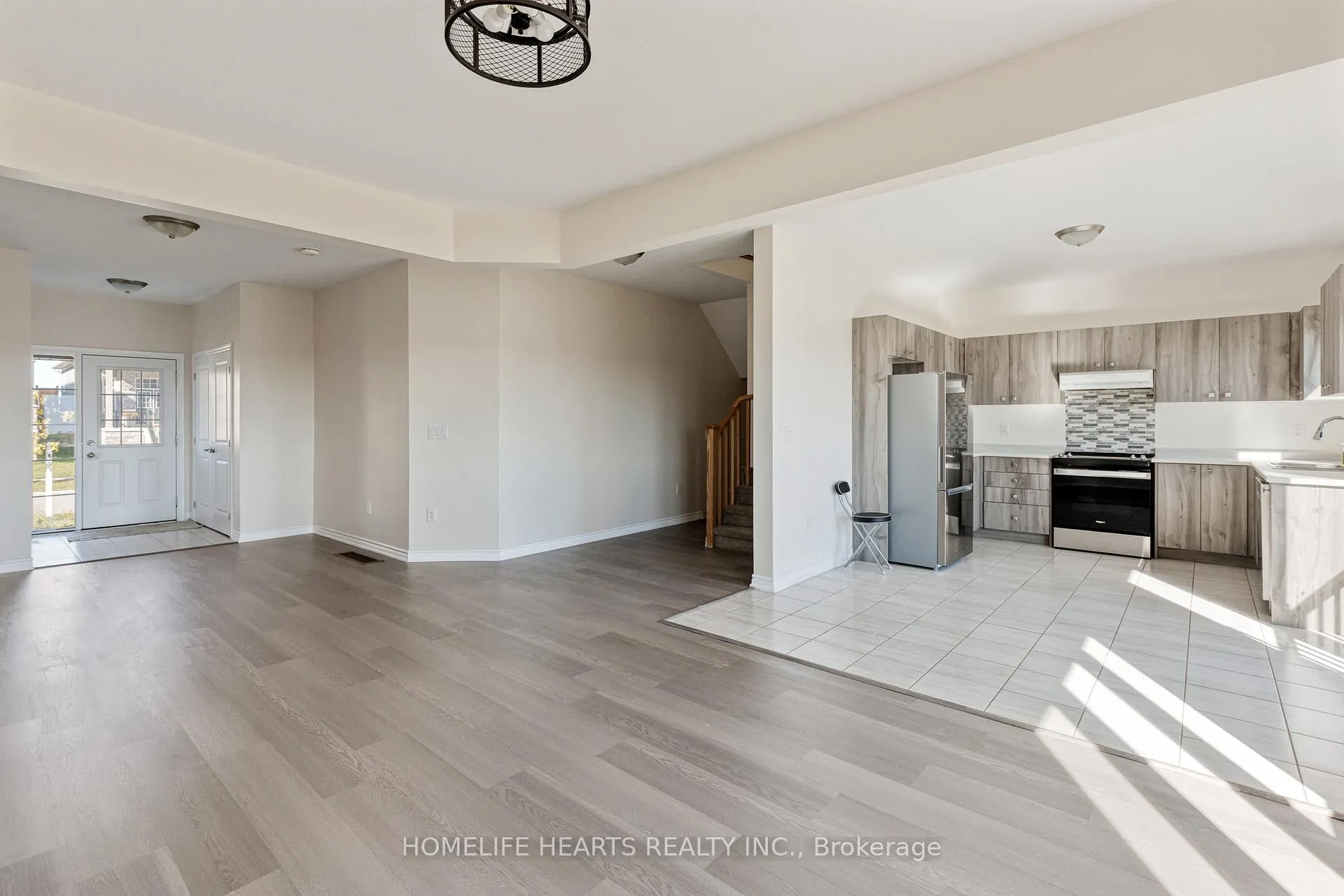 Photo 5 of 51 Atlantis Drive, Orillia — HOMEH