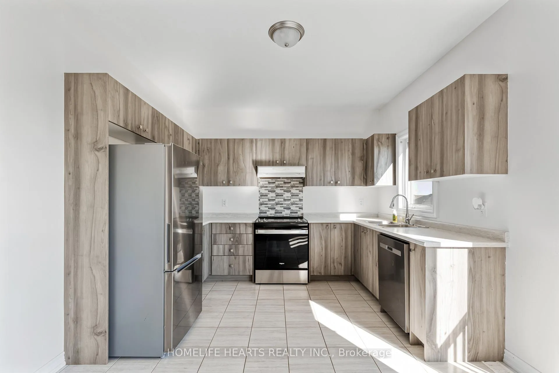 Photo 7 of 51 Atlantis Drive, Orillia — HOMEH