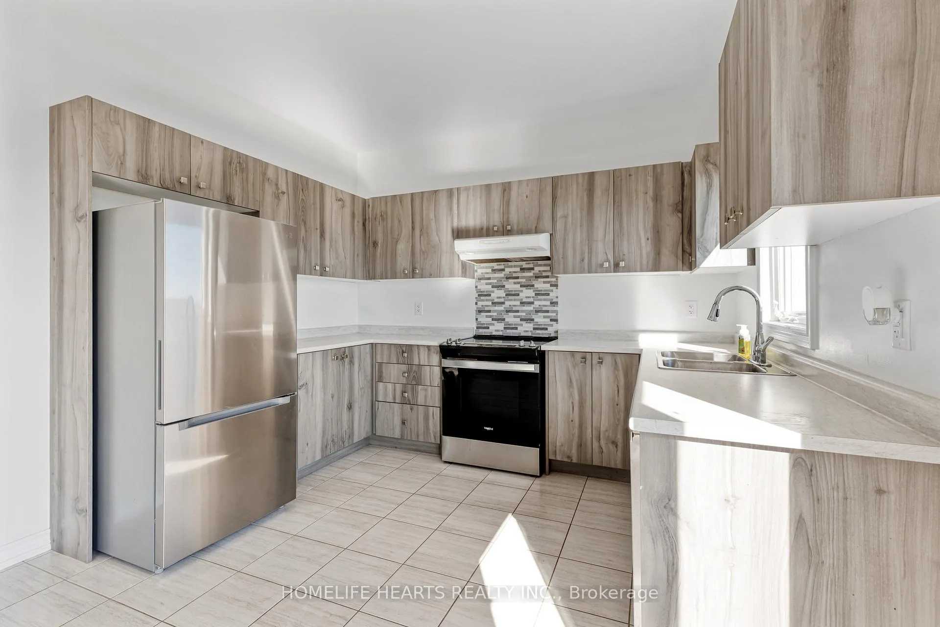 Photo 8 of 51 Atlantis Drive, Orillia — HOMEH