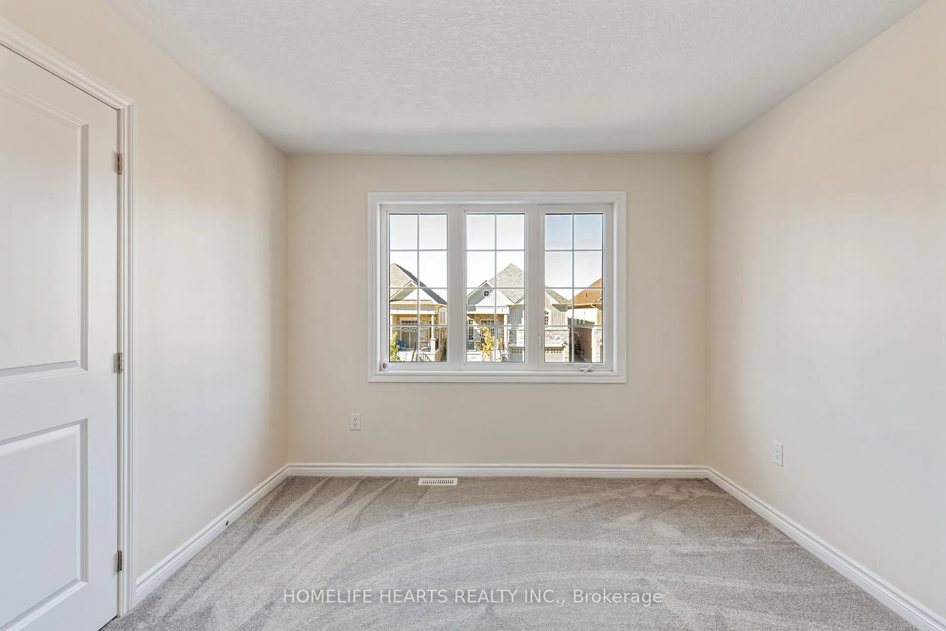 Photo 12 of 51 Atlantis Drive, Orillia — HOMEH
