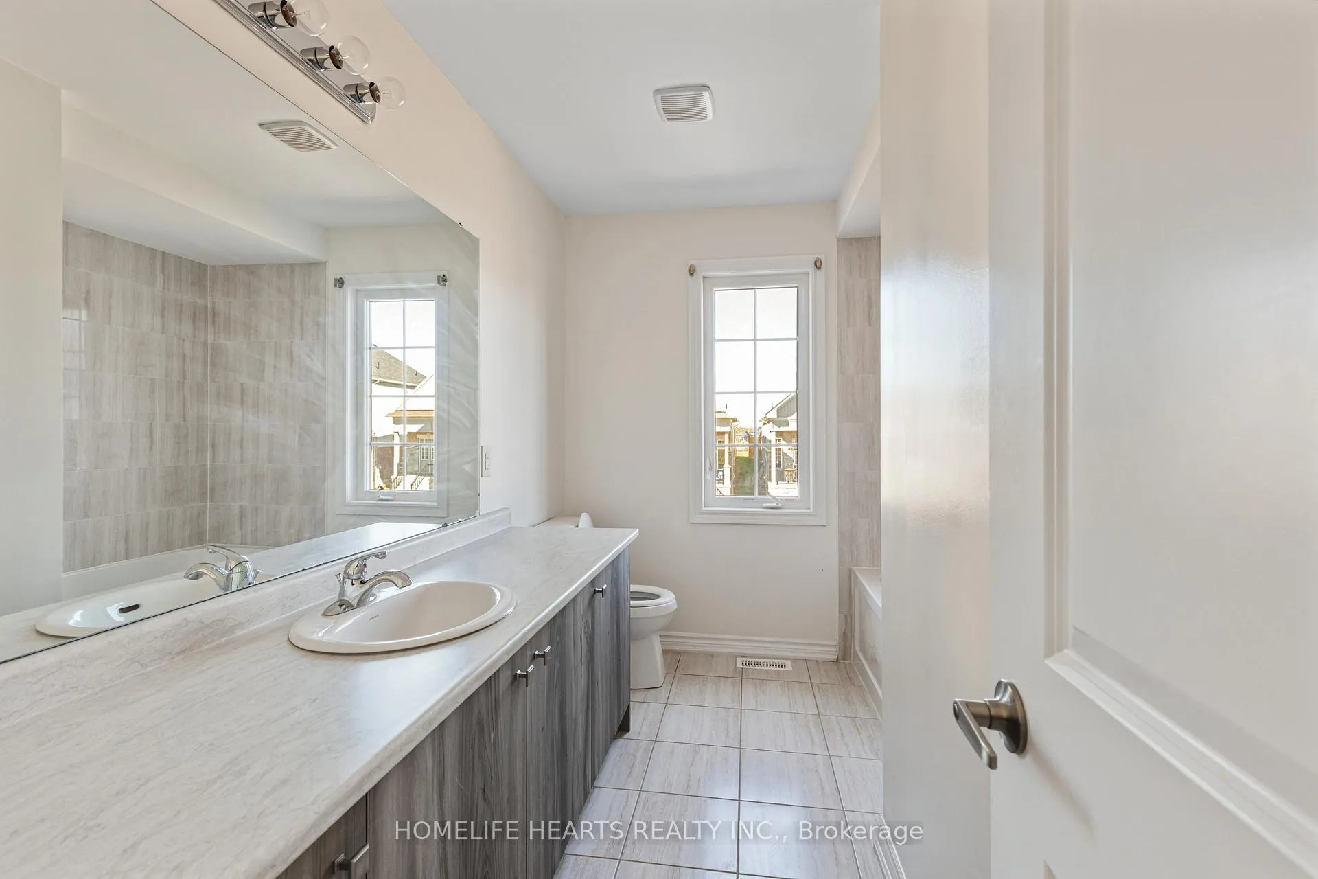 Photo 14 of 51 Atlantis Drive, Orillia — HOMEH