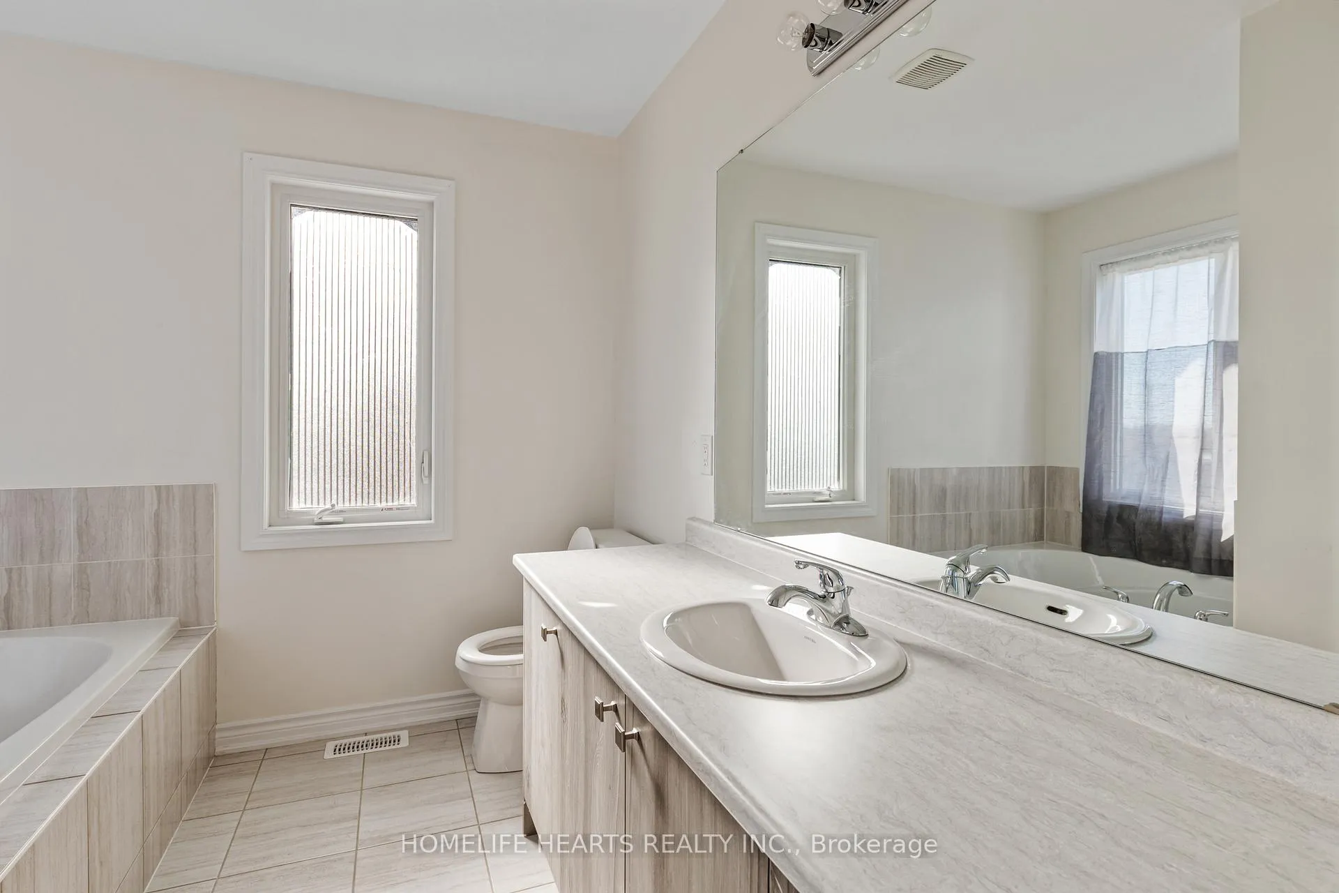 Photo 19 of 51 Atlantis Drive, Orillia — HOMEH