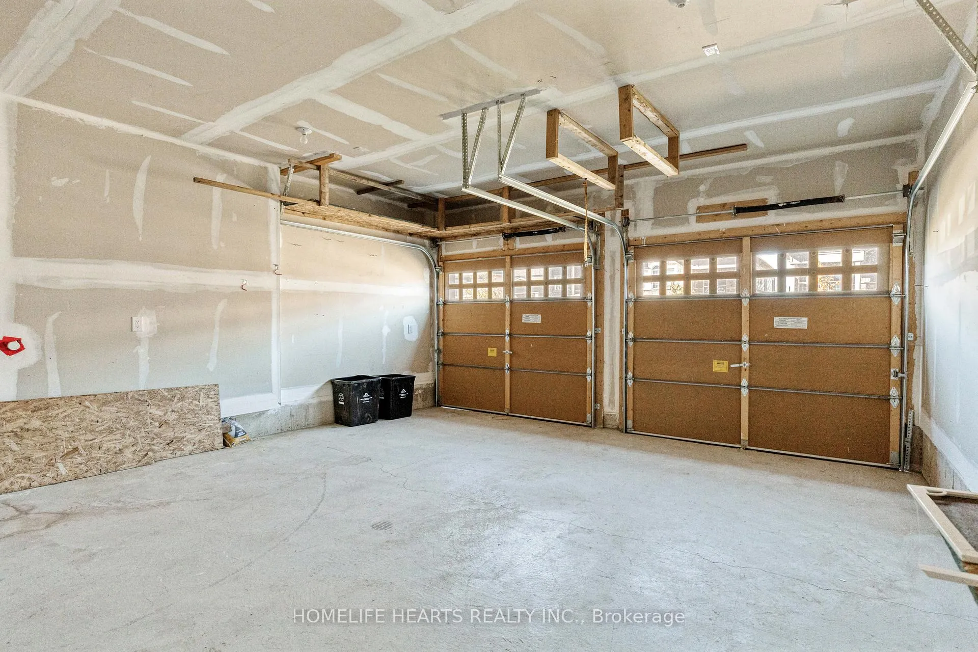 Photo 23 of 51 Atlantis Drive, Orillia — HOMEH