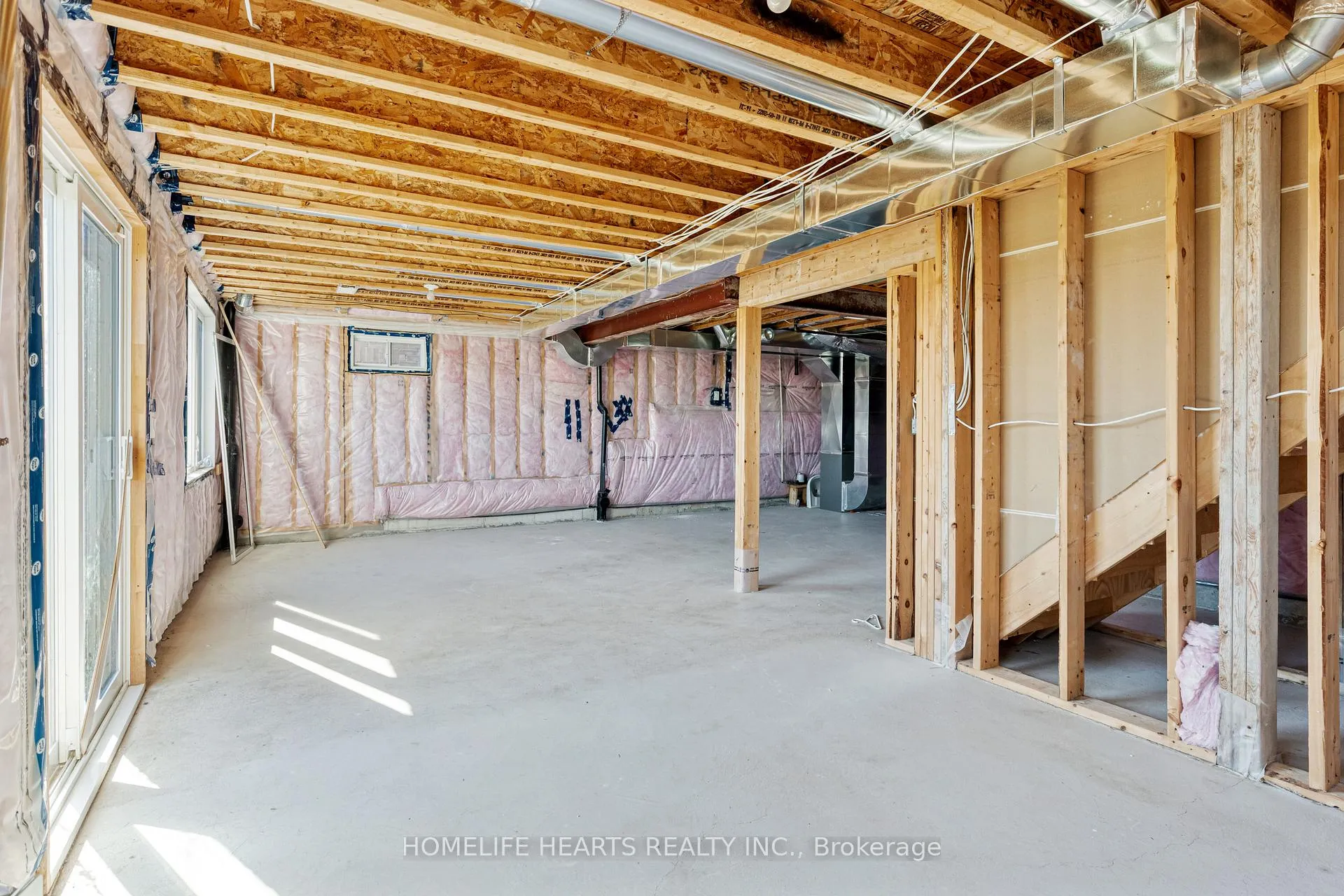 Photo 24 of 51 Atlantis Drive, Orillia — HOMEH
