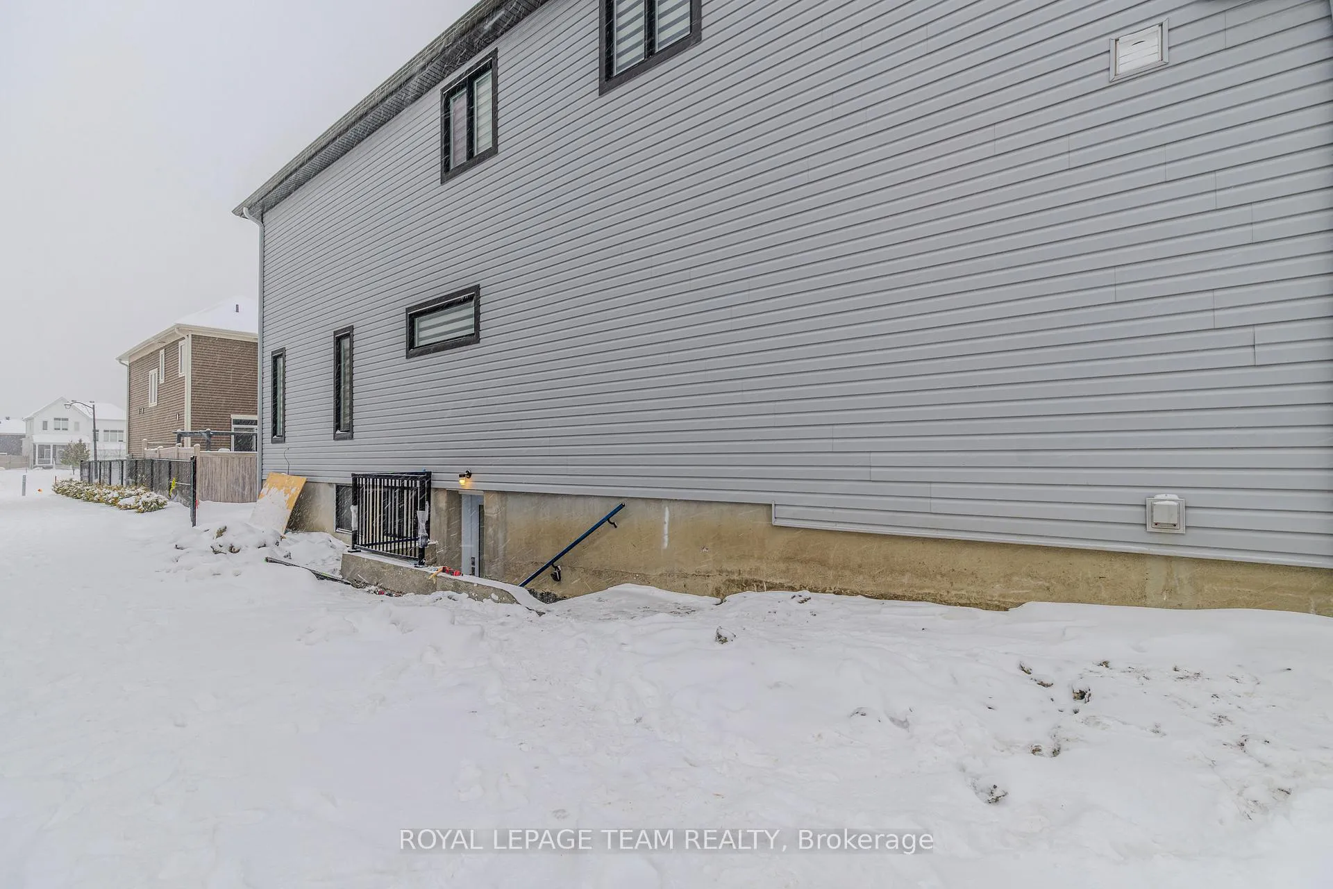 Photo 1 of Unit B, 142 Lumen Place, Ottawa, Chapel Hill South - Orleans Village — HOMEH
