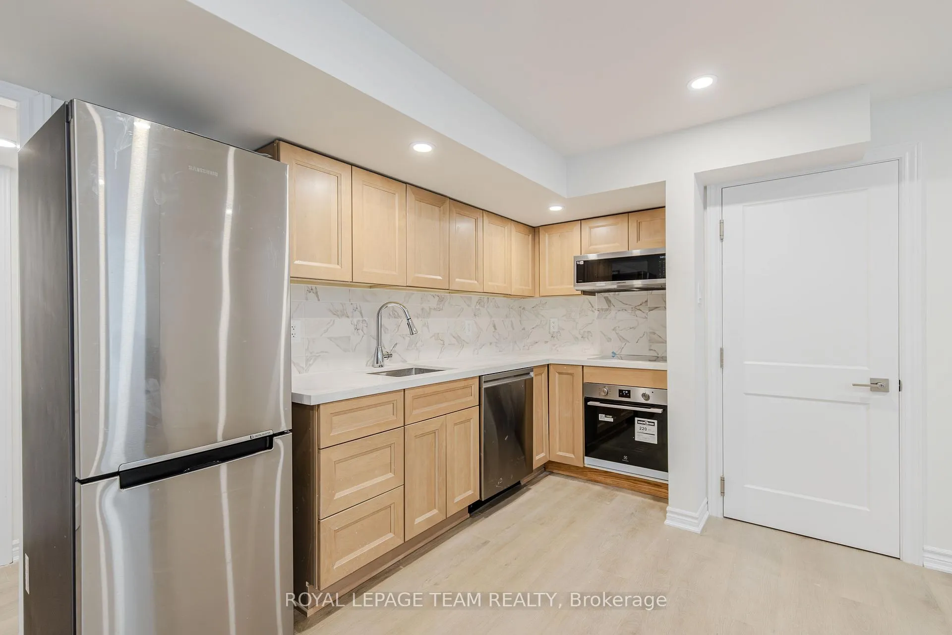 Photo 8 of Unit B, 142 Lumen Place, Ottawa, Chapel Hill South - Orleans Village — HOMEH