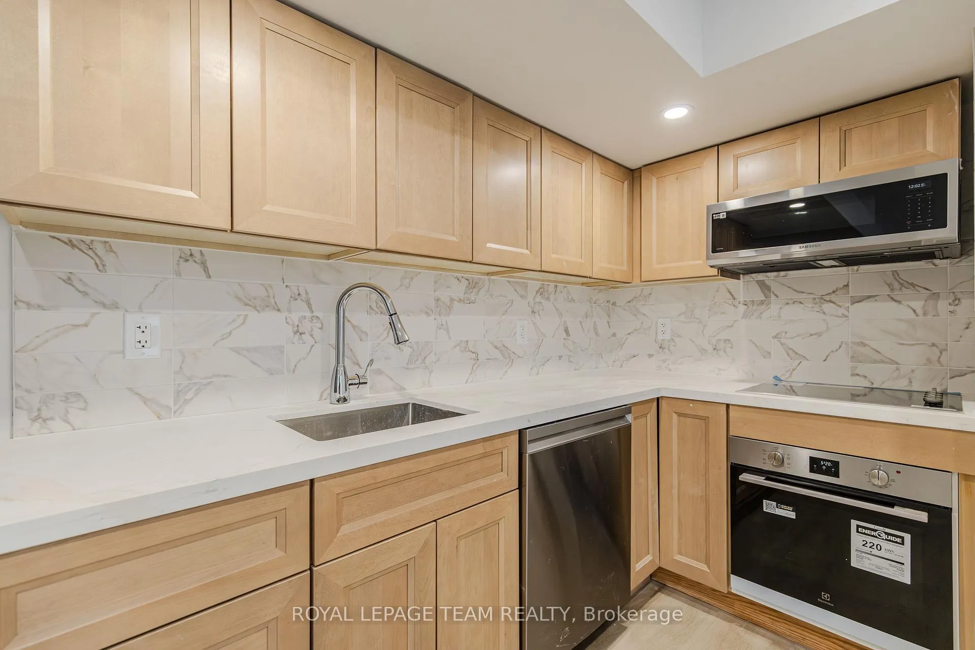 Photo 9 of Unit B, 142 Lumen Place, Ottawa, Chapel Hill South - Orleans Village — HOMEH
