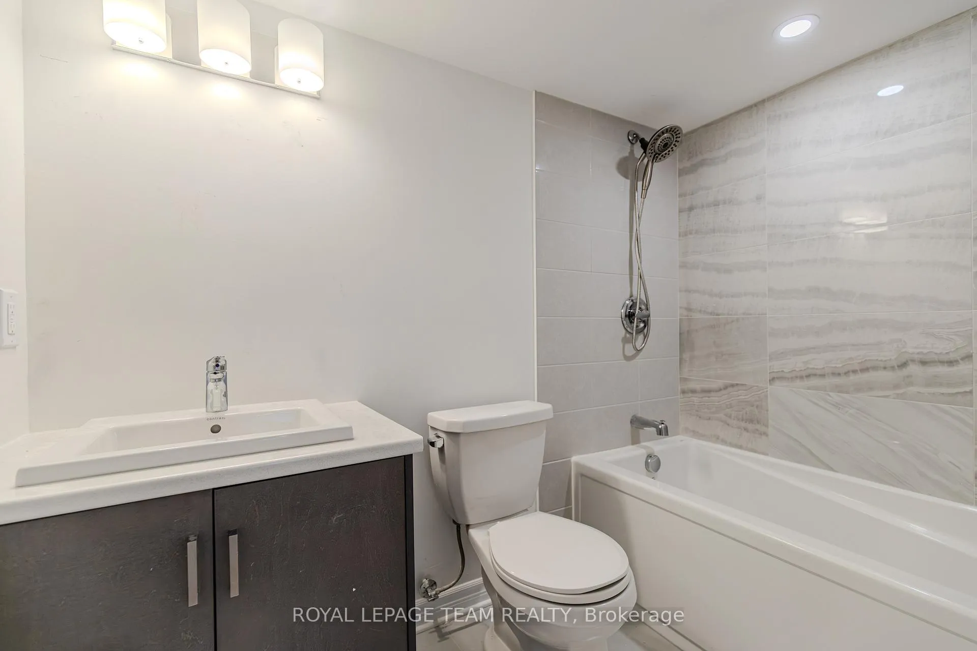 Photo 15 of Unit B, 142 Lumen Place, Ottawa, Chapel Hill South - Orleans Village — HOMEH