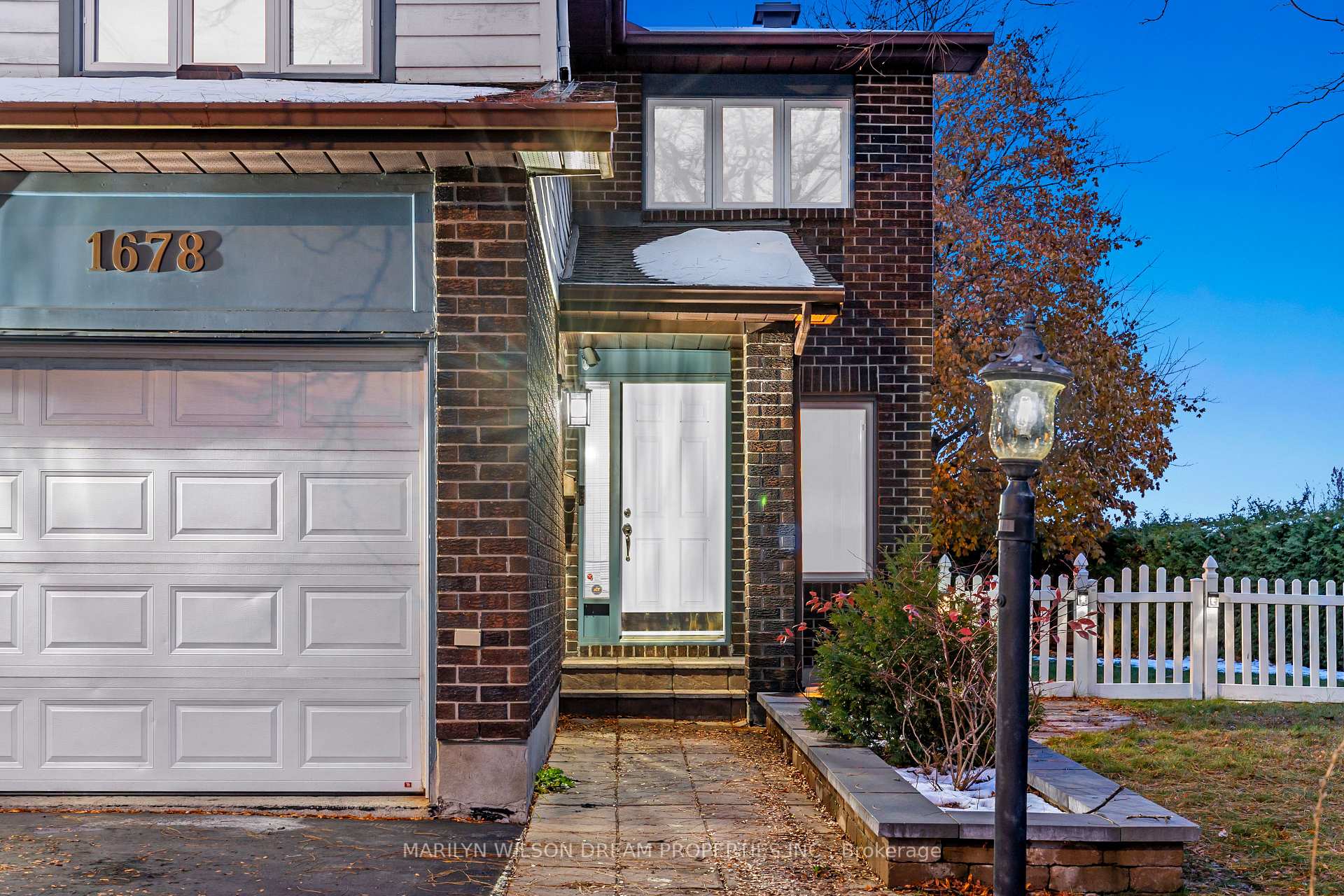 Photo 3 of 1678 Smithers Crescent, Ottawa, Chateauneuf — HOMEH