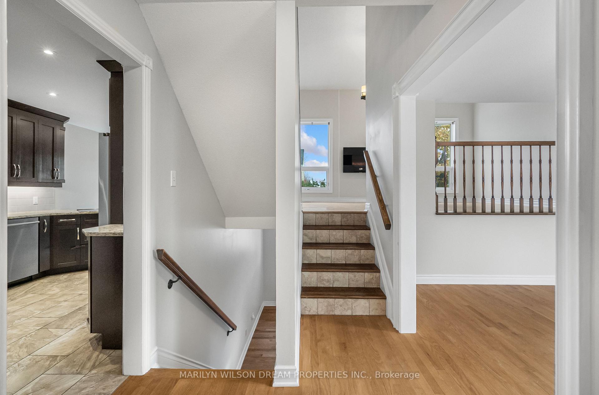 Photo 5 of 1678 Smithers Crescent, Ottawa, Chateauneuf — HOMEH