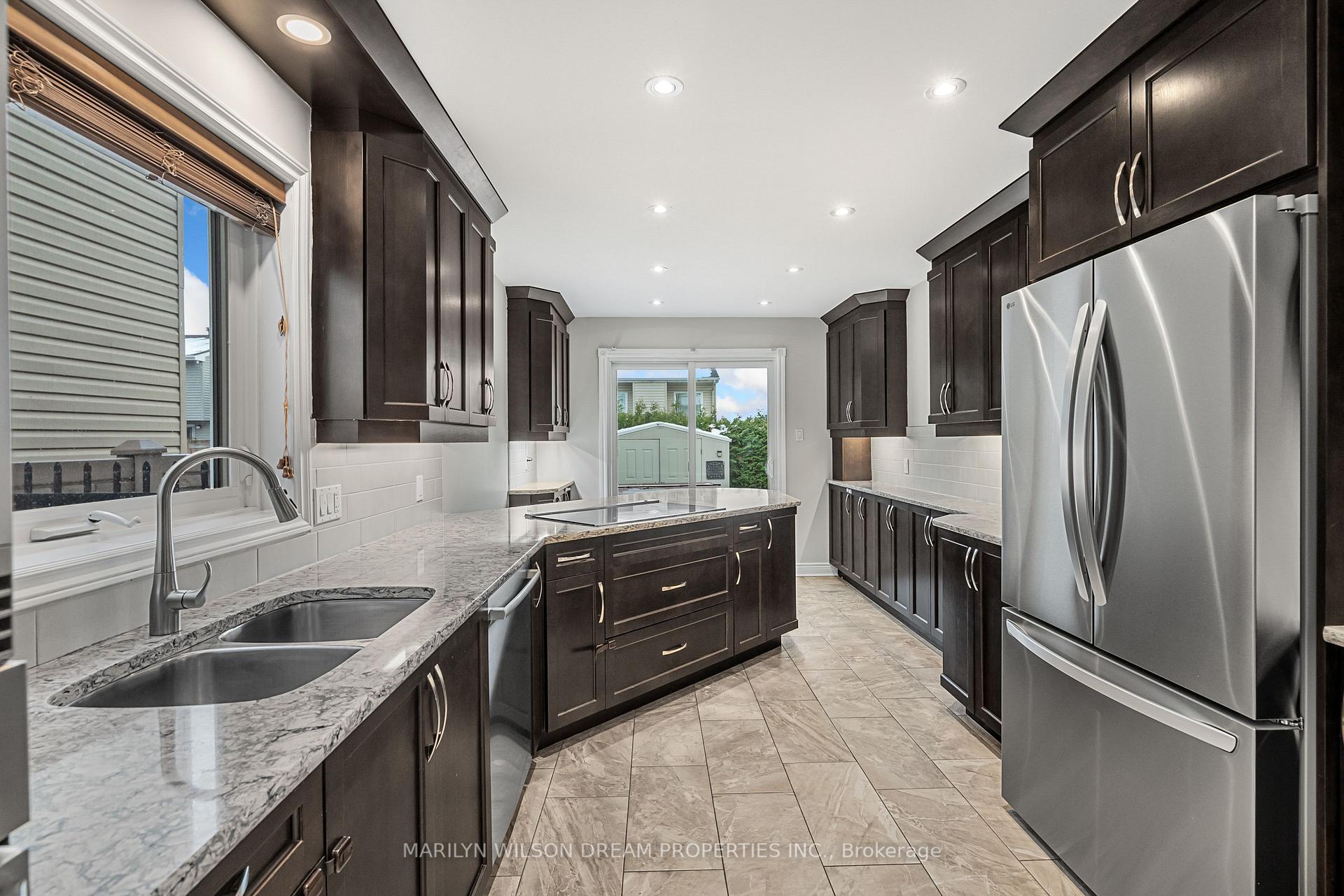Photo 8 of 1678 Smithers Crescent, Ottawa, Chateauneuf — HOMEH