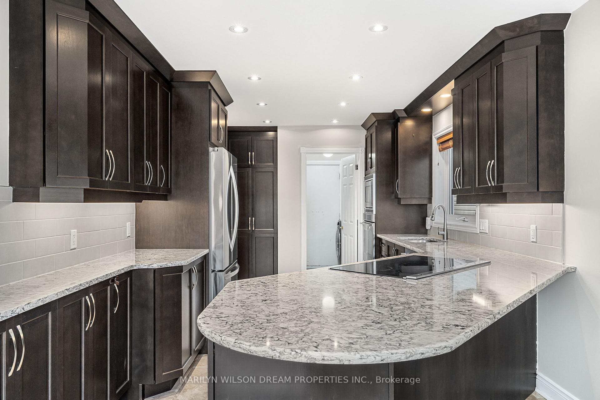 Photo 10 of 1678 Smithers Crescent, Ottawa, Chateauneuf — HOMEH