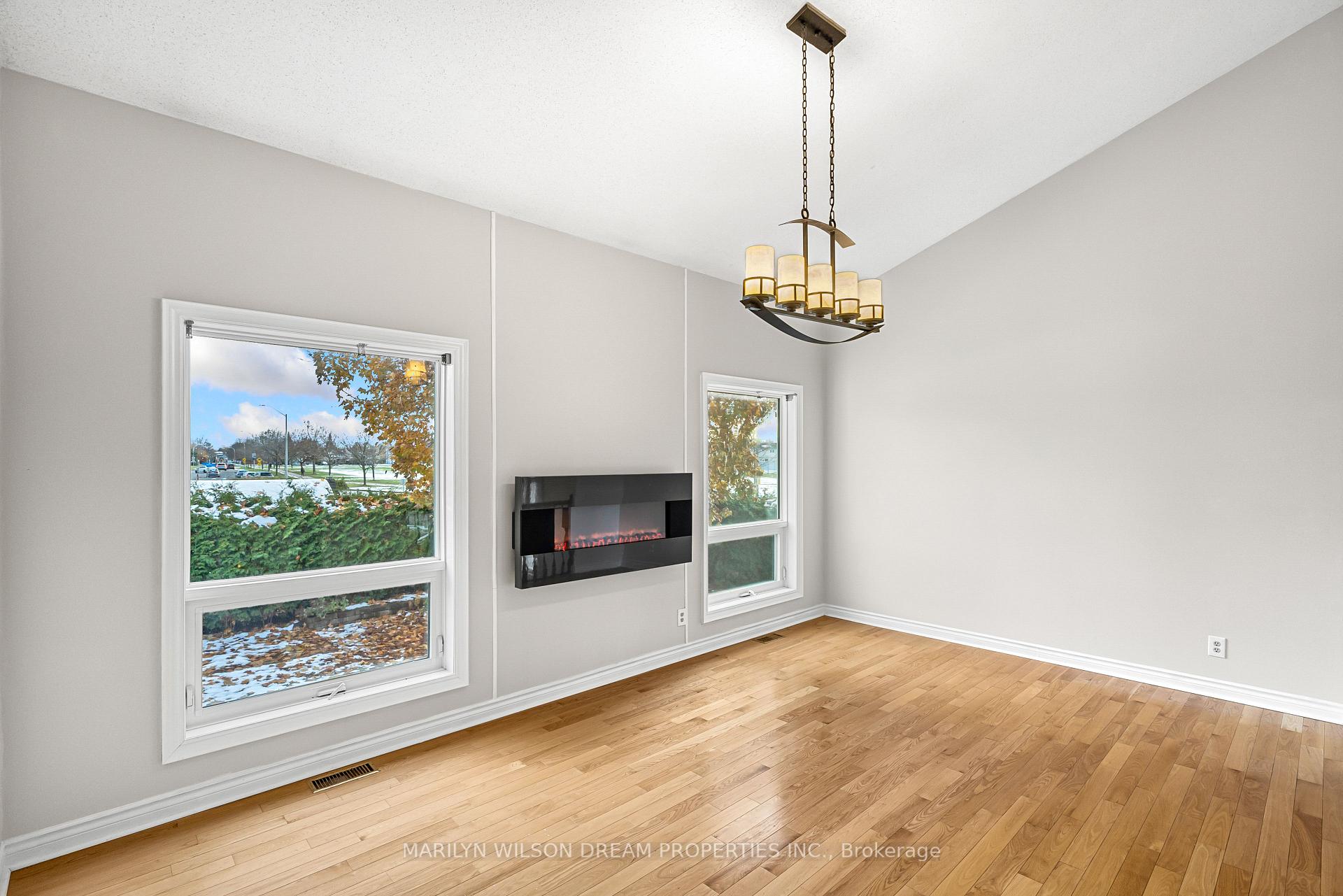 Photo 14 of 1678 Smithers Crescent, Ottawa, Chateauneuf — HOMEH