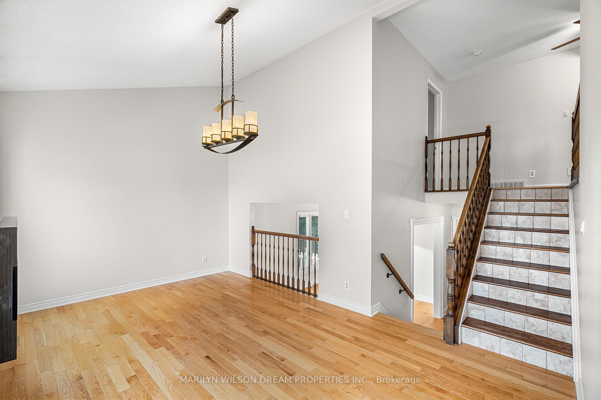Photo 15 of 1678 Smithers Crescent, Ottawa, Chateauneuf — HOMEH