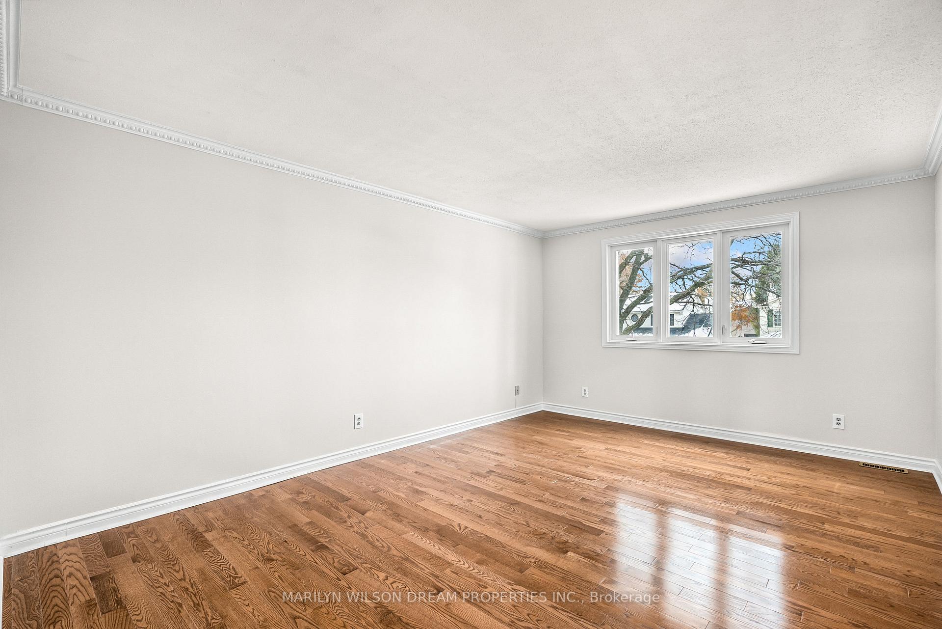 Photo 19 of 1678 Smithers Crescent, Ottawa, Chateauneuf — HOMEH