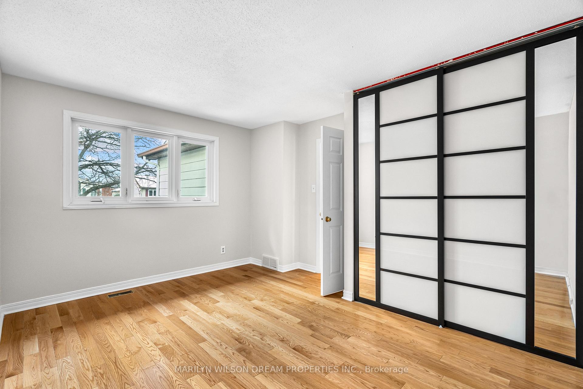 Photo 23 of 1678 Smithers Crescent, Ottawa, Chateauneuf — HOMEH