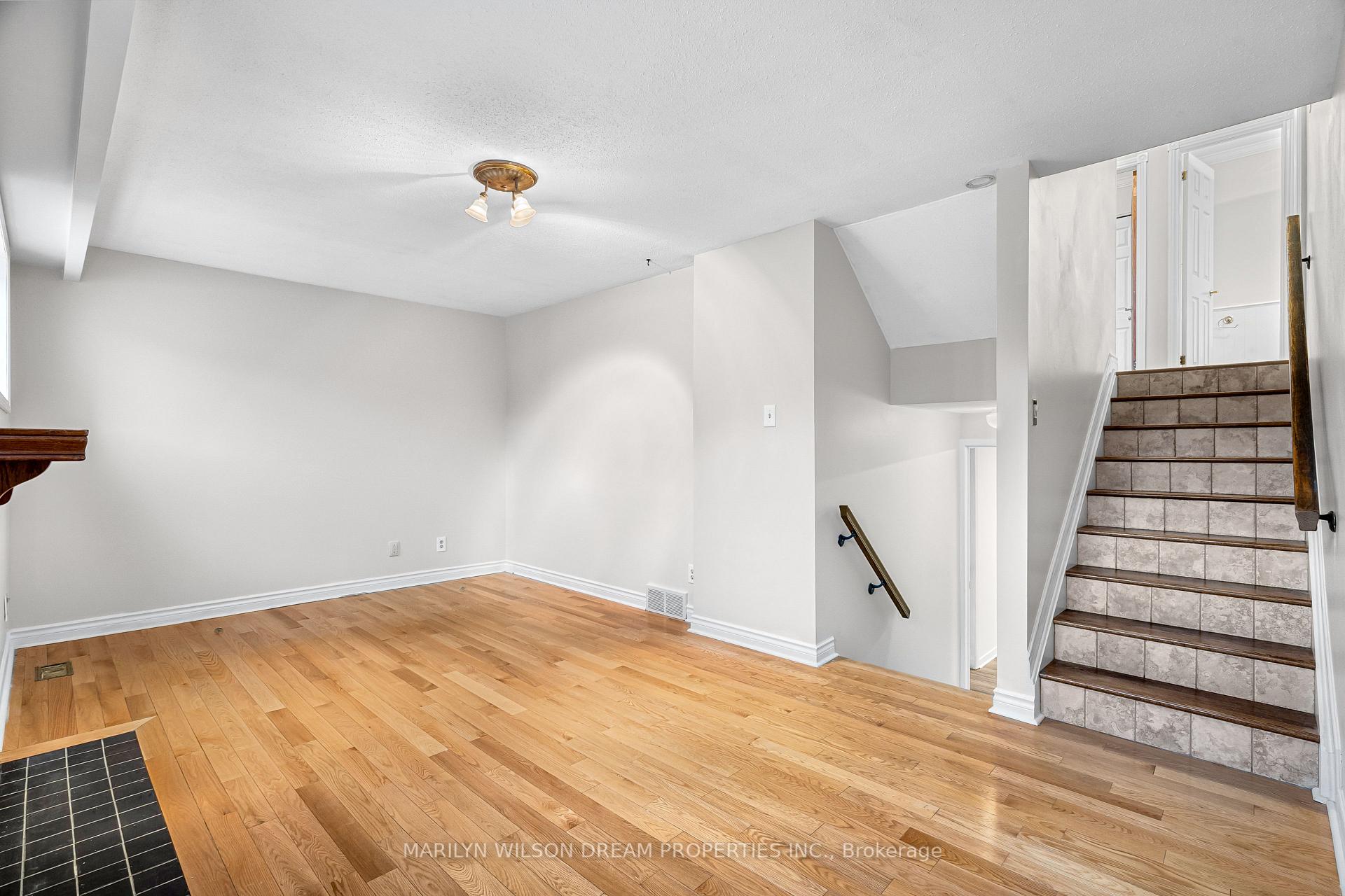 Photo 28 of 1678 Smithers Crescent, Ottawa, Chateauneuf — HOMEH