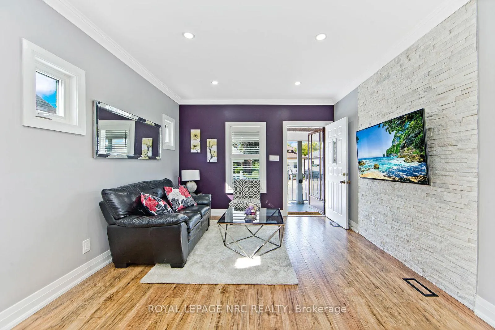 Photo 2 of 4434 Second Avenue, Niagara Falls, Downtown — HOMEH