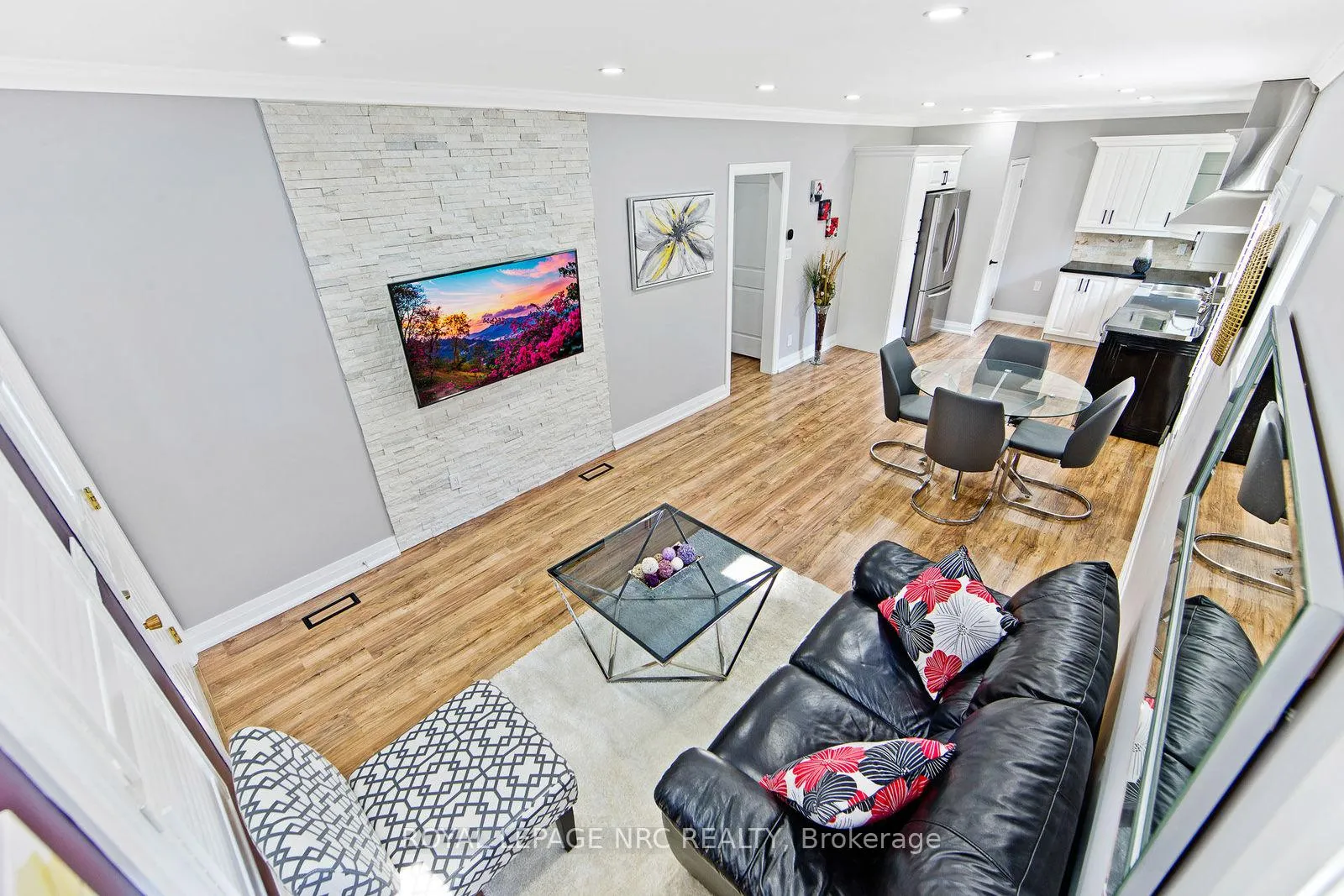 Photo 6 of 4434 Second Avenue, Niagara Falls, Downtown — HOMEH