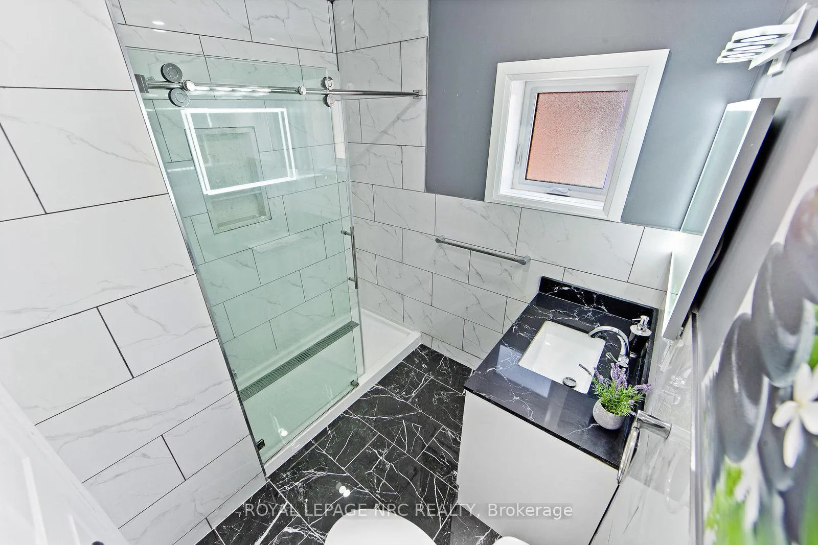 Photo 10 of 4434 Second Avenue, Niagara Falls, Downtown — HOMEH