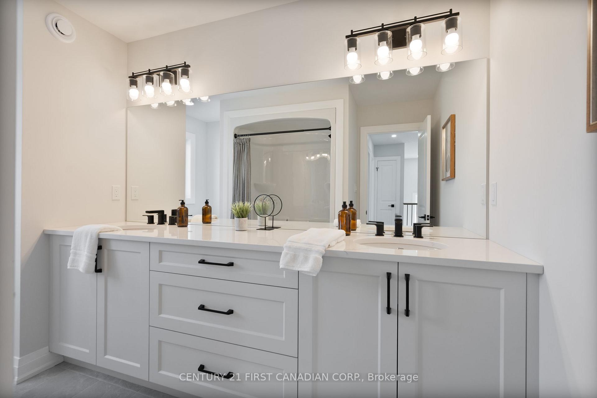 Photo 24 of 113 Atkinson Street, North Middlesex, Alisa Craig — HOMEH