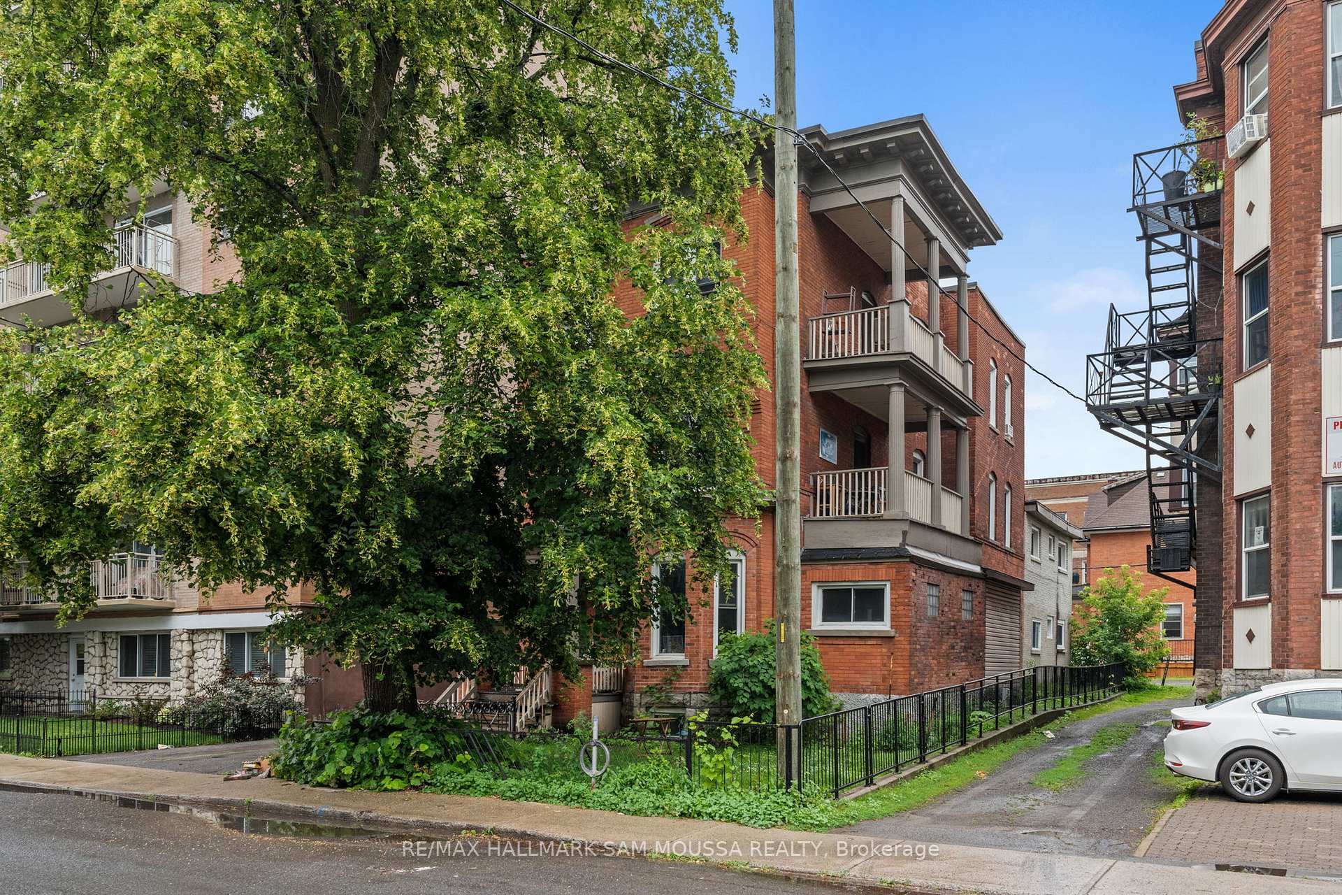 Photo 3 of 315 Waverley Street W, Ottawa, Ottawa Centre — HOMEH
