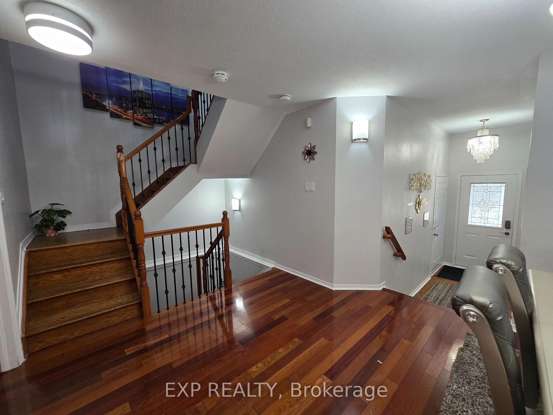 Photo 5 of 700 Carmella Crescent, Ottawa, Avalon East — HOMEH