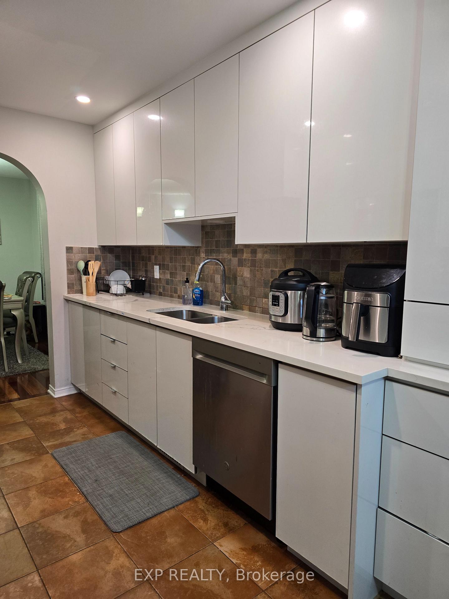 Photo 9 of 700 Carmella Crescent, Ottawa, Avalon East — HOMEH
