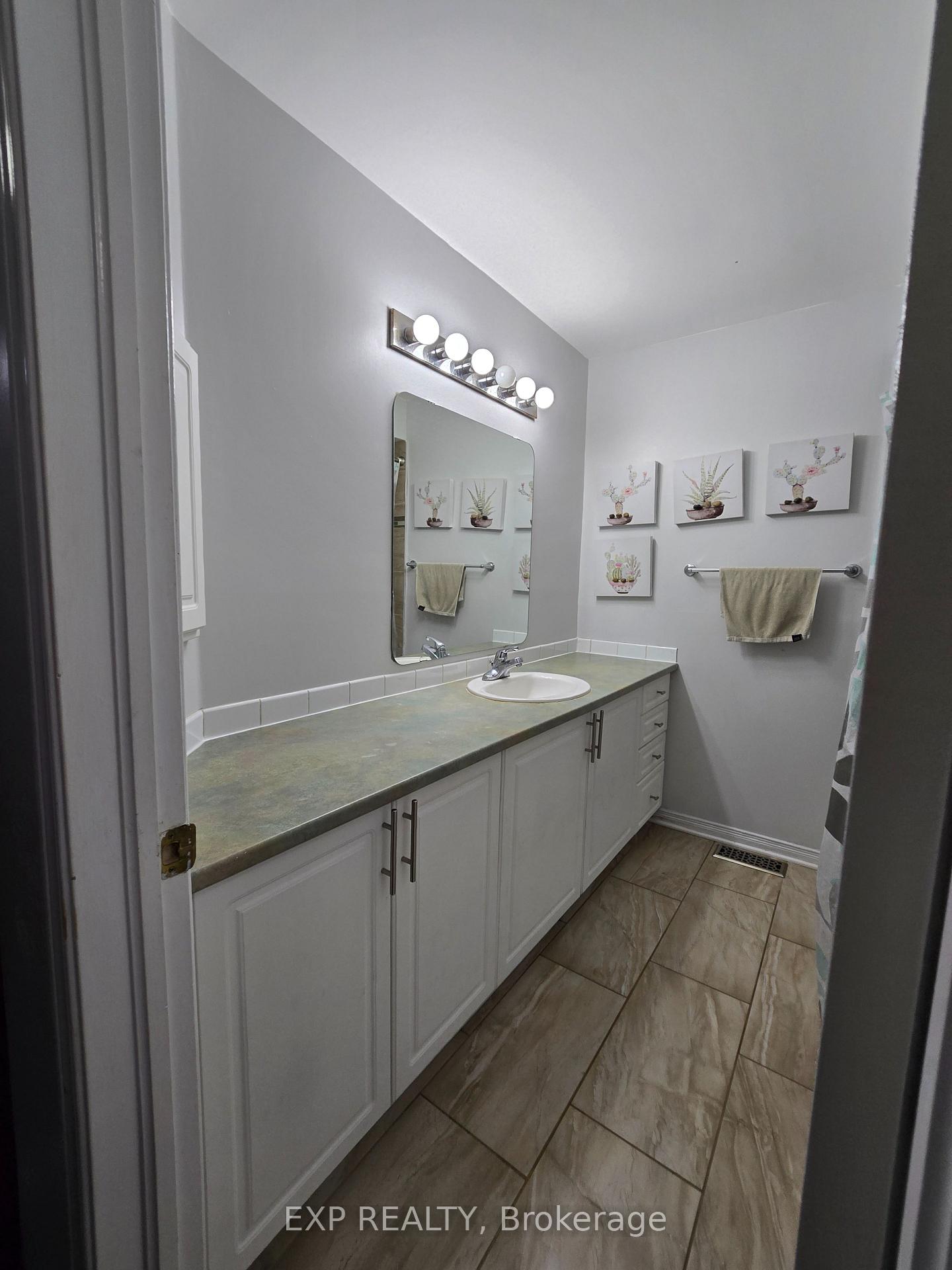 Photo 20 of 700 Carmella Crescent, Ottawa, Avalon East — HOMEH