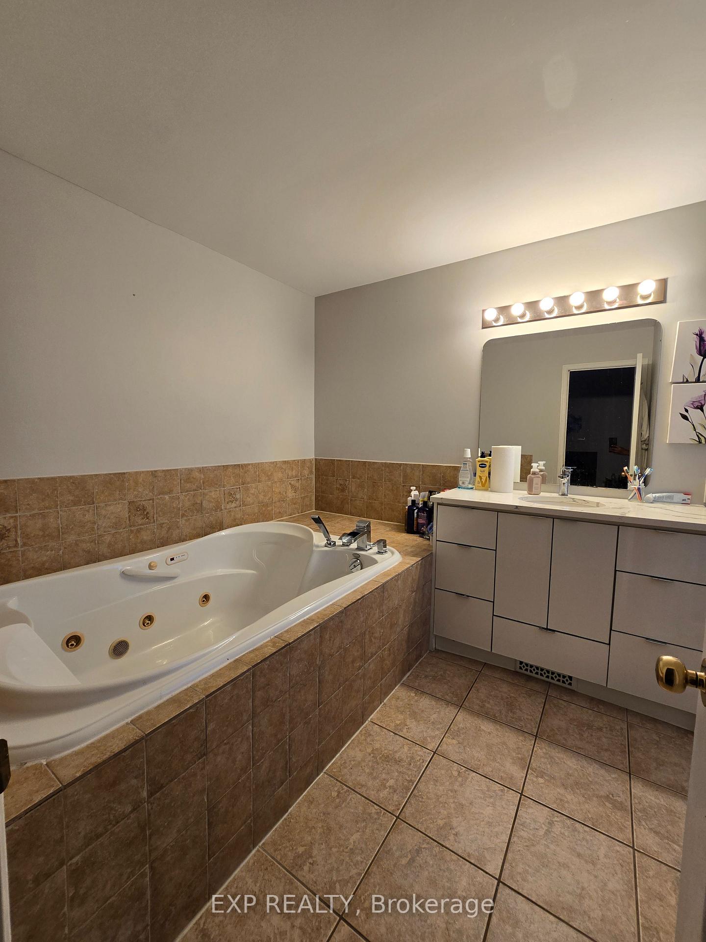 Photo 31 of 700 Carmella Crescent, Ottawa, Avalon East — HOMEH