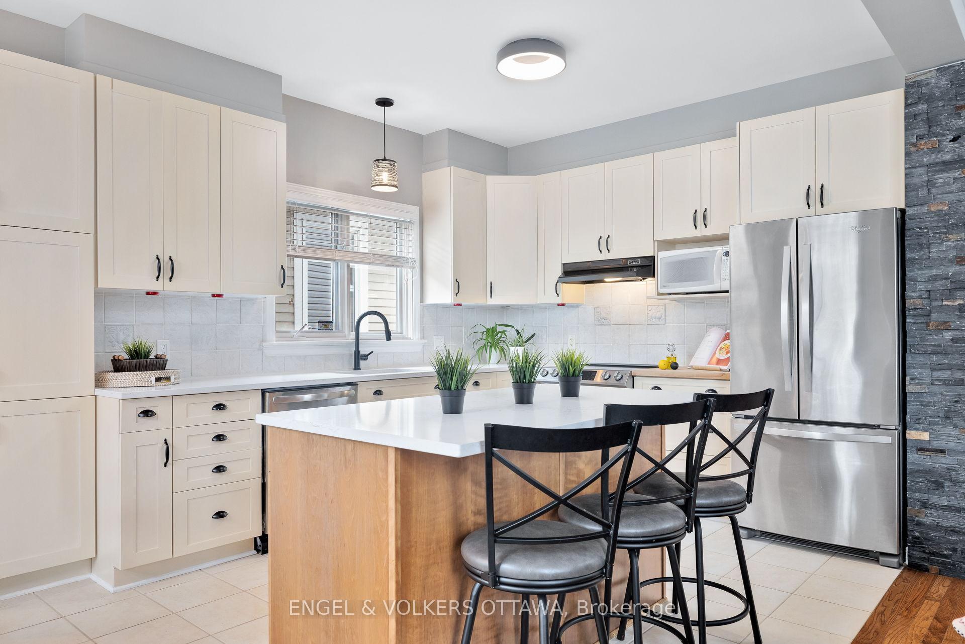 Photo 10 of 823 Scala Avenue, Ottawa, Notting Hill/Summerside — HOMEH