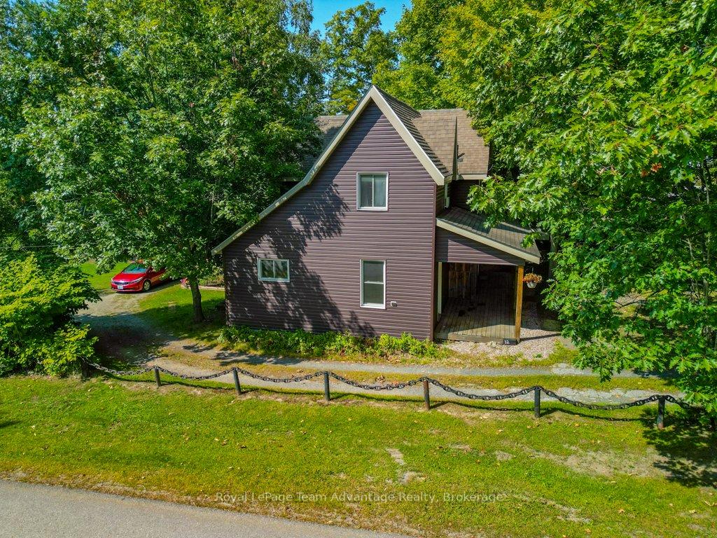 Photo 2 of 32 Waubeek Street, Parry Sound — HOMEH