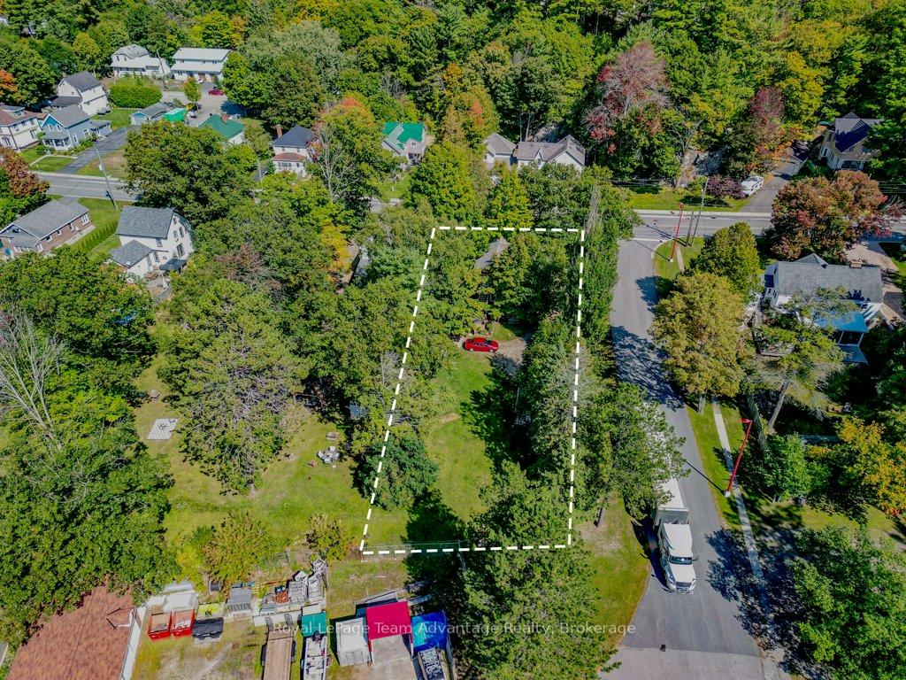 Photo 9 of 32 Waubeek Street, Parry Sound — HOMEH
