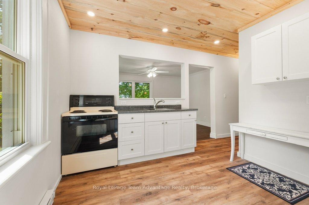 Photo 11 of 32 Waubeek Street, Parry Sound — HOMEH