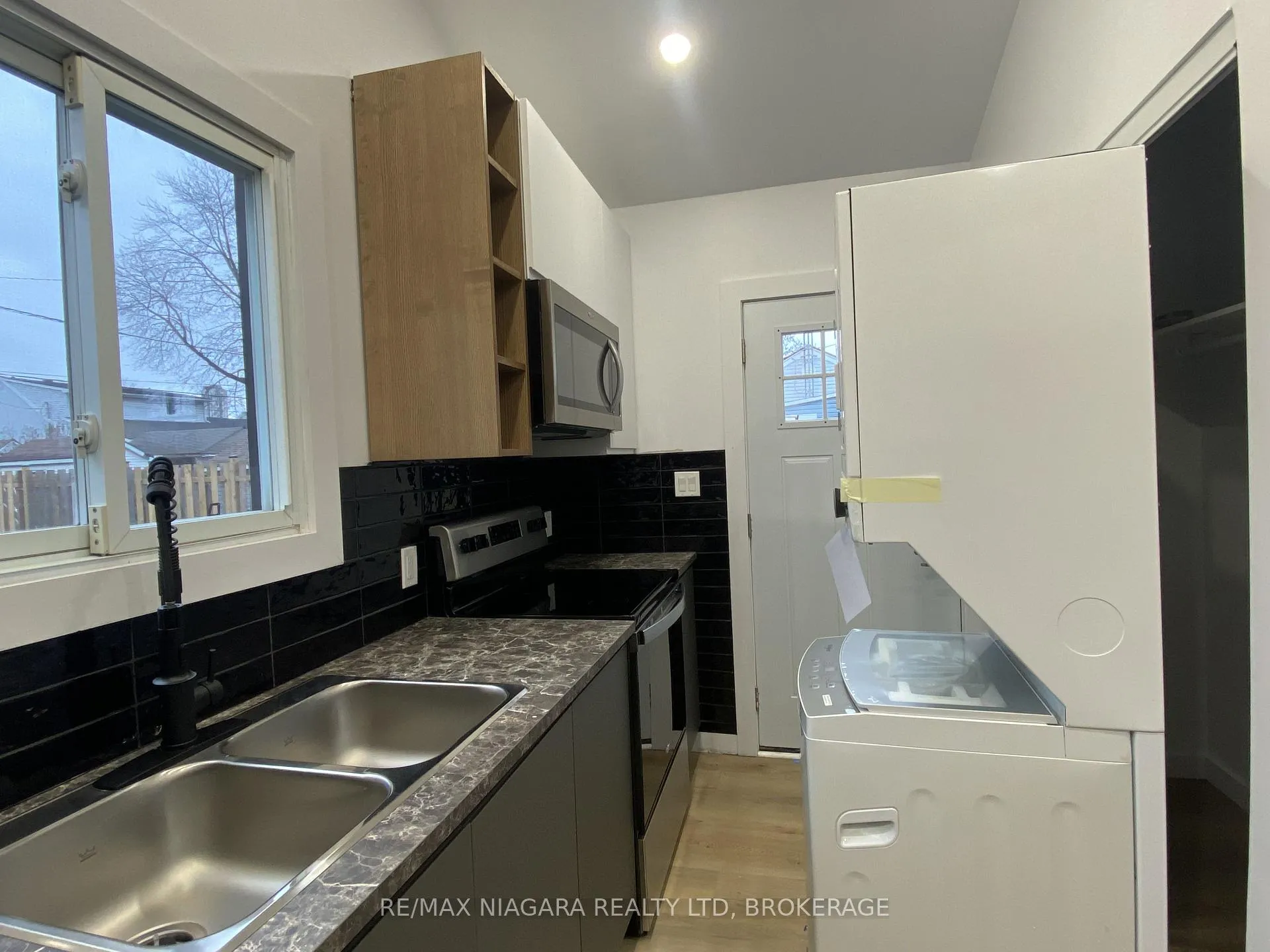 Photo 4 of 6159 Cadham Street, Niagara Falls, Arad/Fallsview — HOMEH