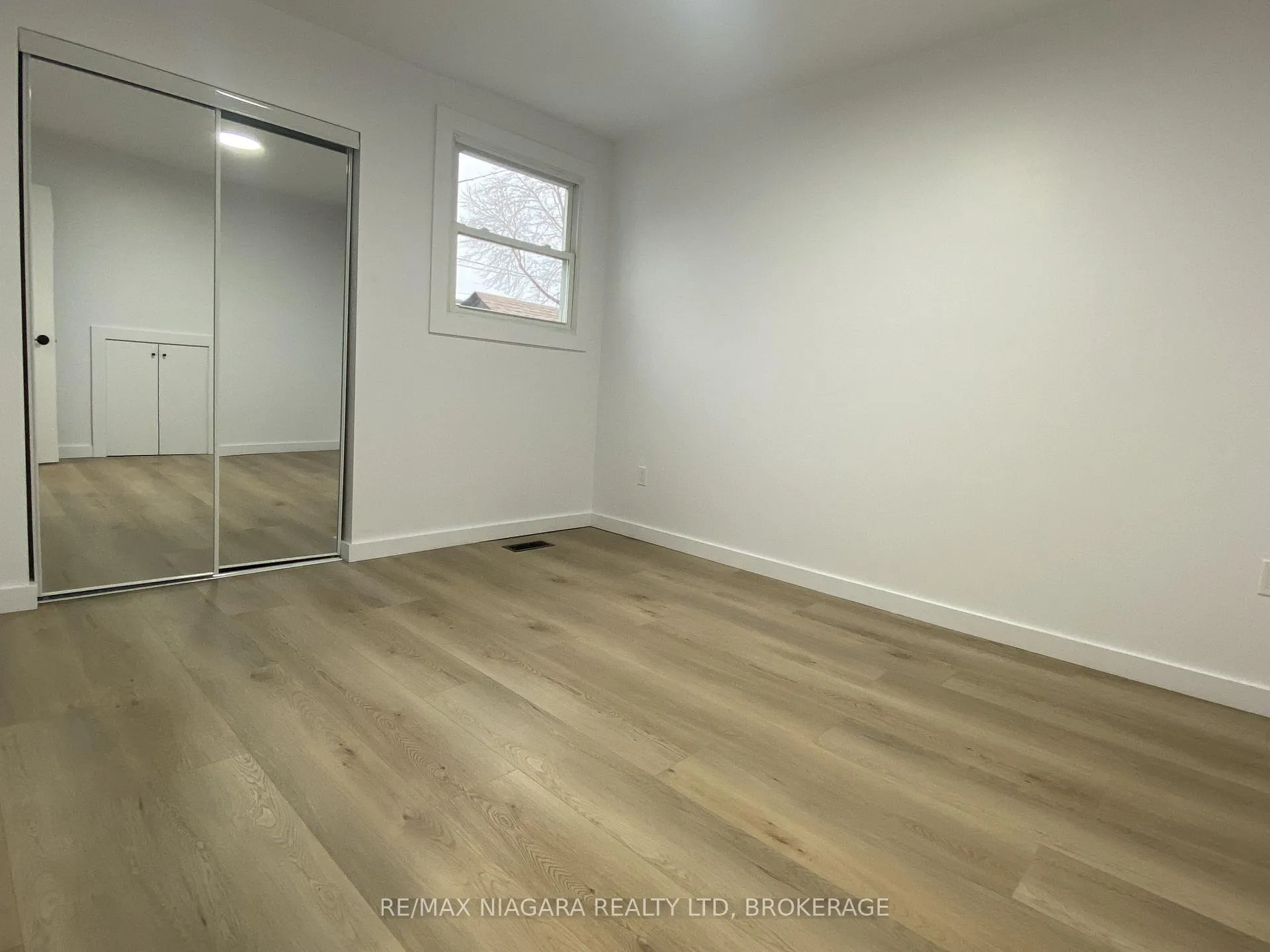 Photo 6 of 6159 Cadham Street, Niagara Falls, Arad/Fallsview — HOMEH