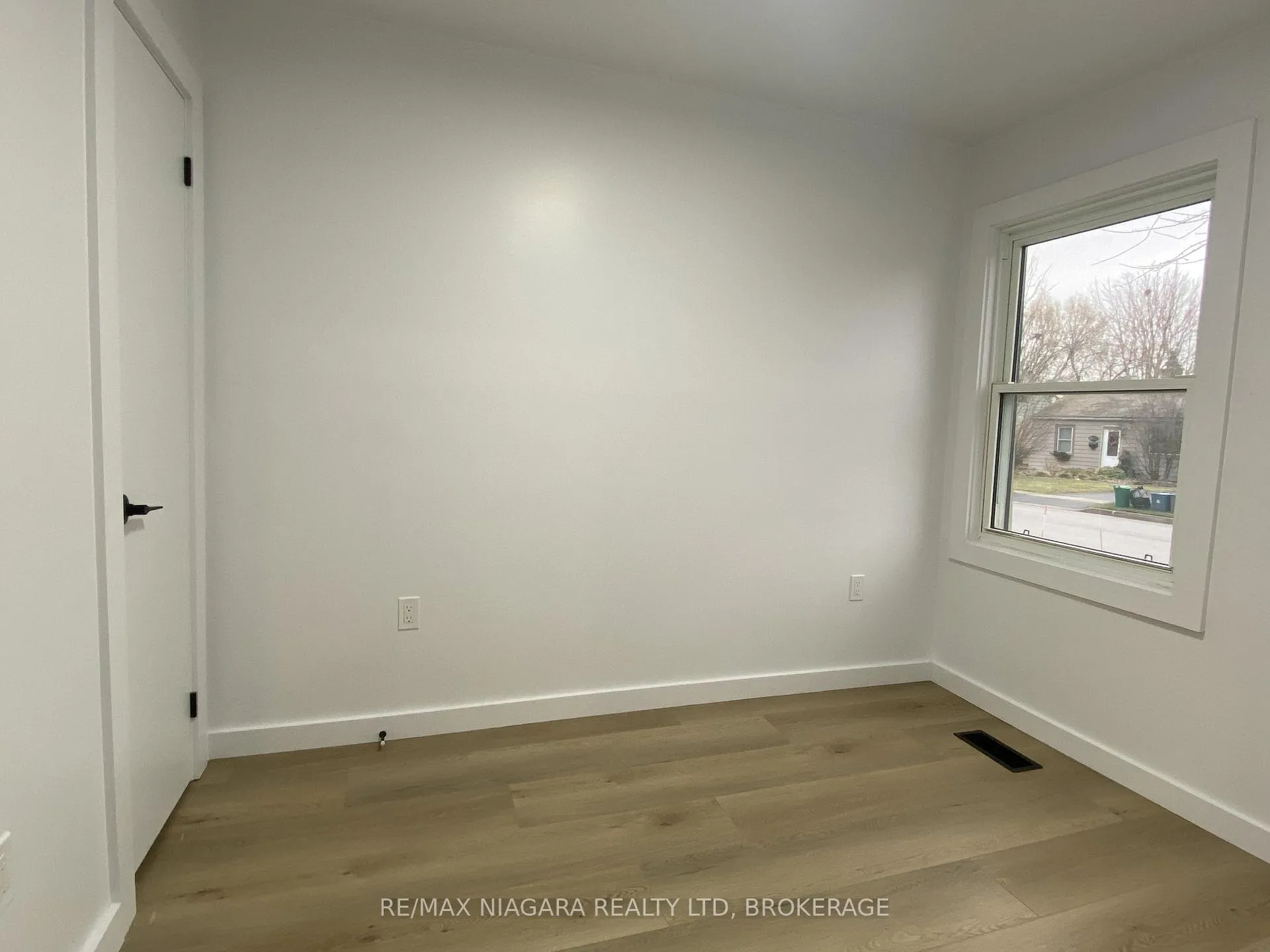 Photo 7 of 6159 Cadham Street, Niagara Falls, Arad/Fallsview — HOMEH