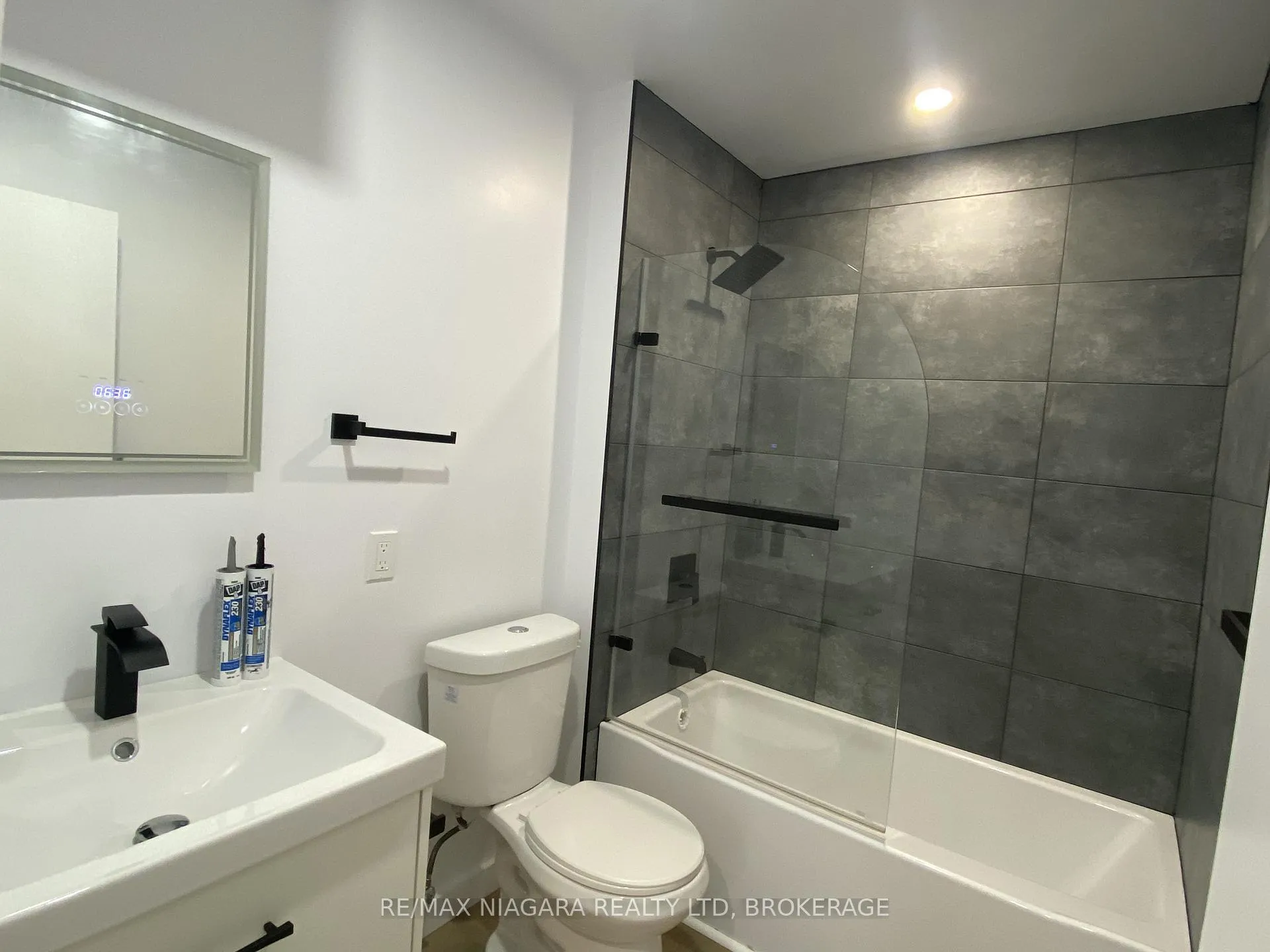 Photo 8 of 6159 Cadham Street, Niagara Falls, Arad/Fallsview — HOMEH
