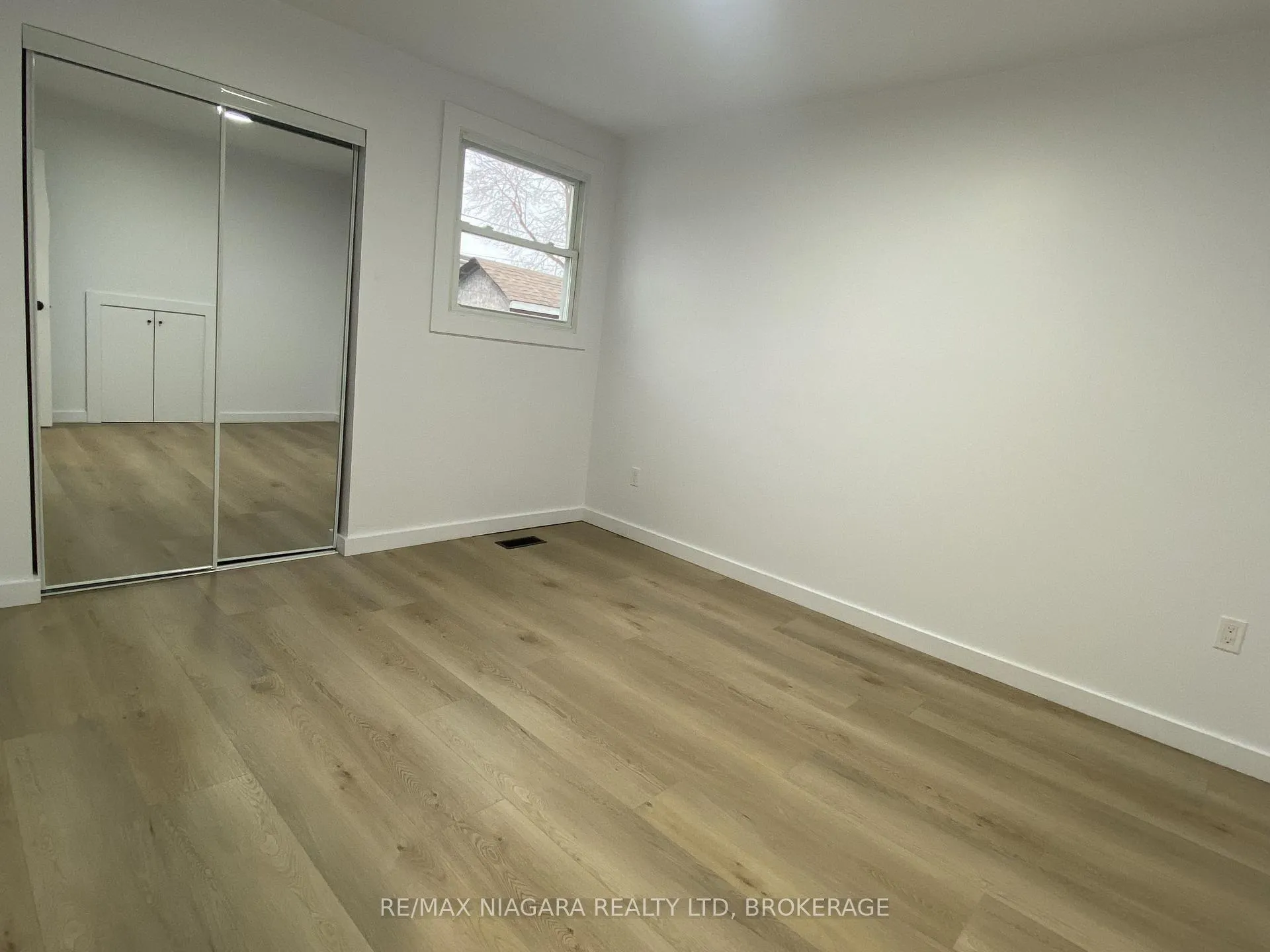 Photo 9 of 6159 Cadham Street, Niagara Falls, Arad/Fallsview — HOMEH