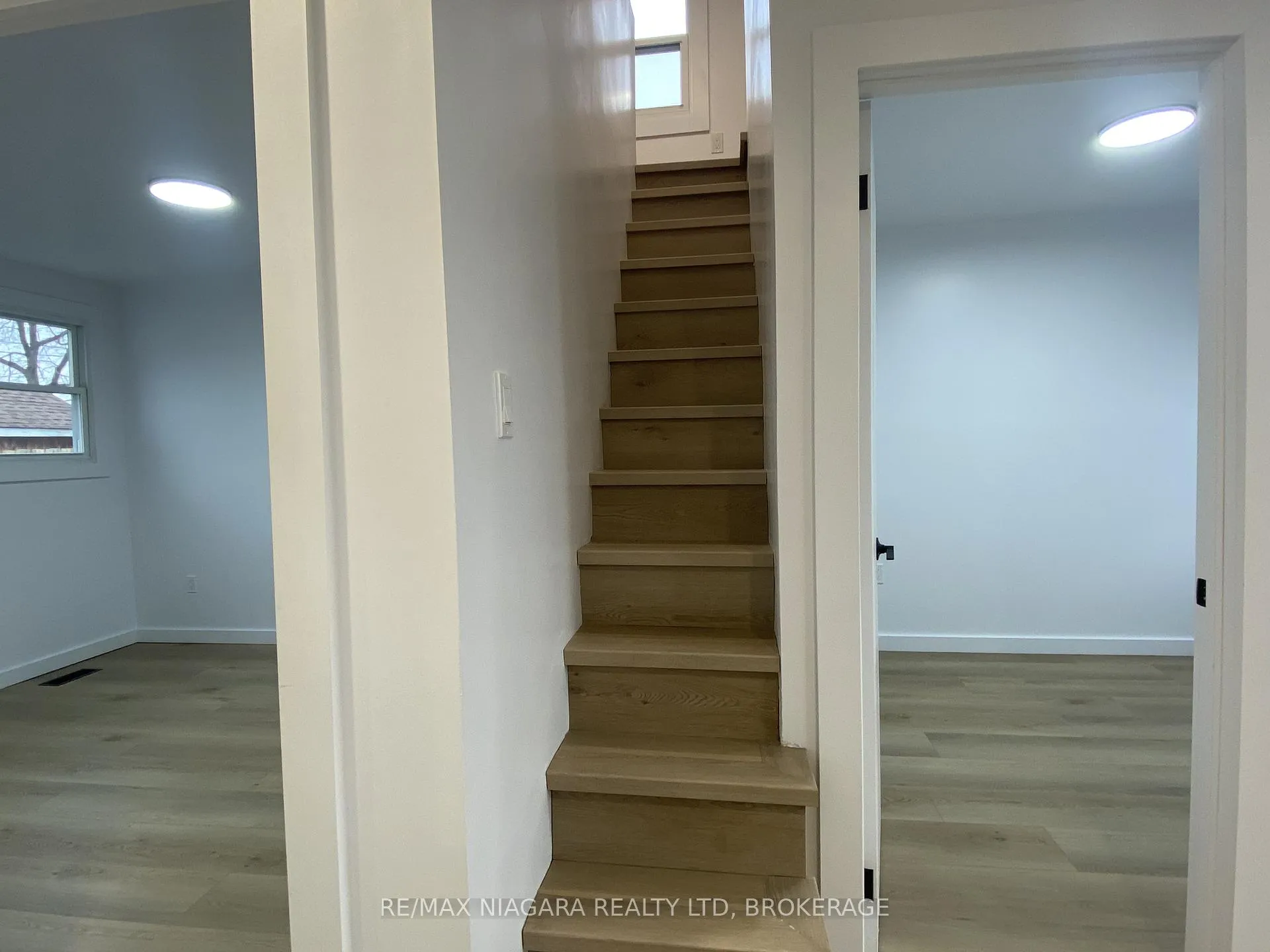 Photo 13 of 6159 Cadham Street, Niagara Falls, Arad/Fallsview — HOMEH