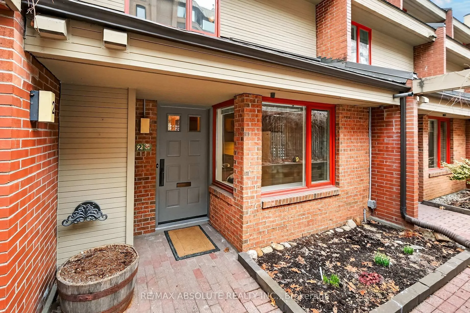 Photo 3 of Unit 2, 125 Springfield Road, Ottawa, Lindenlea — HOMEH