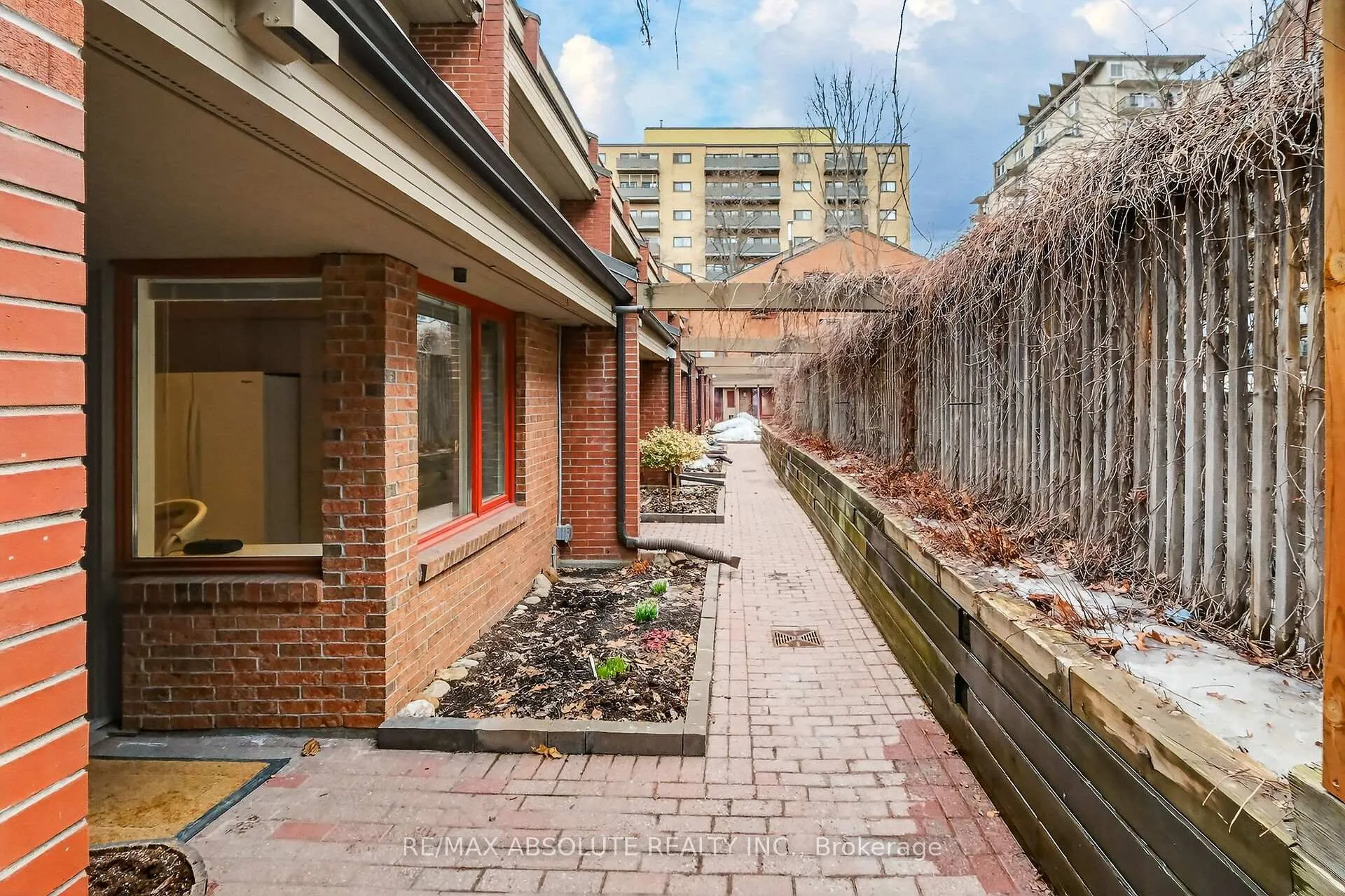 Photo 5 of Unit 2, 125 Springfield Road, Ottawa, Lindenlea — HOMEH