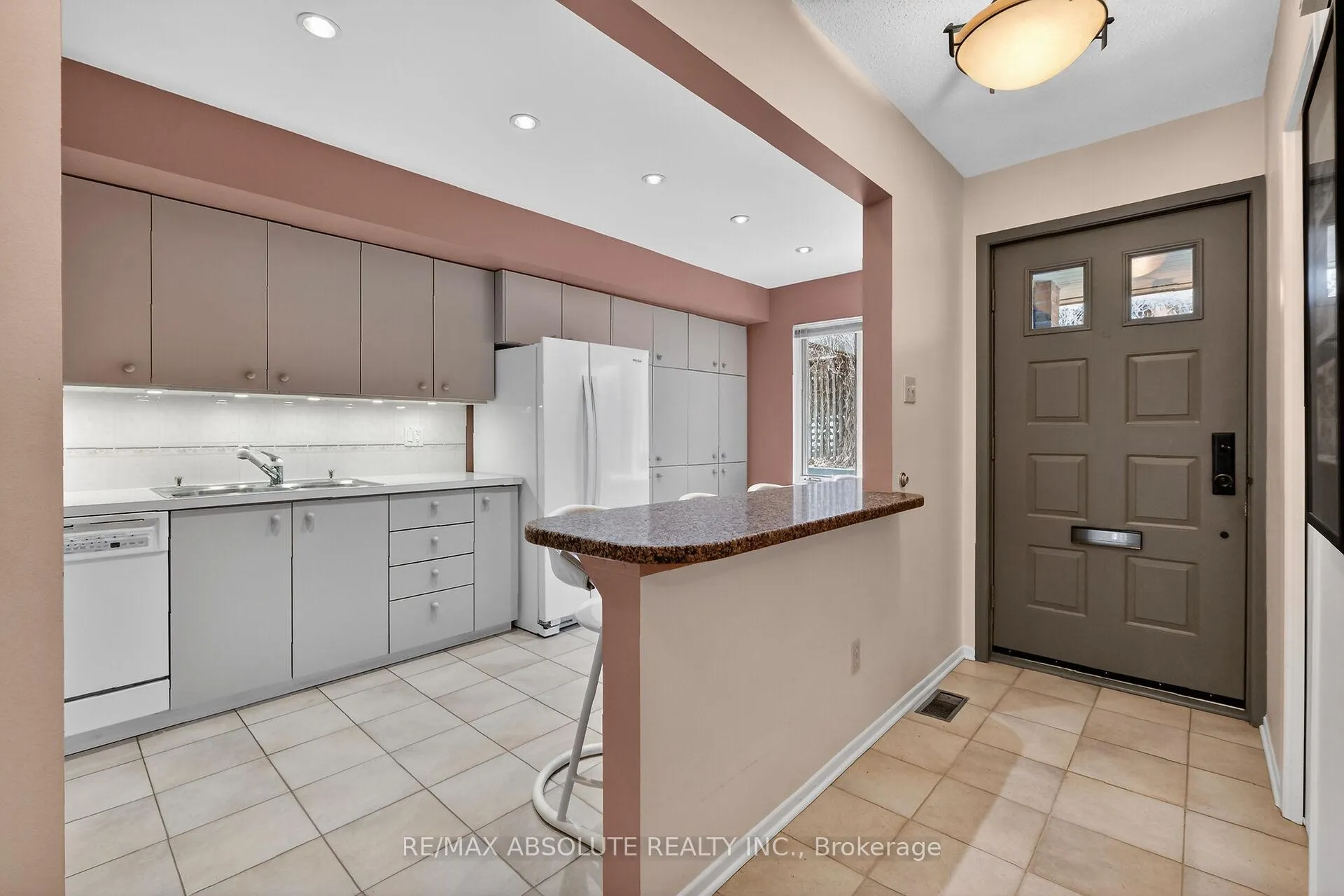 Photo 8 of Unit 2, 125 Springfield Road, Ottawa, Lindenlea — HOMEH