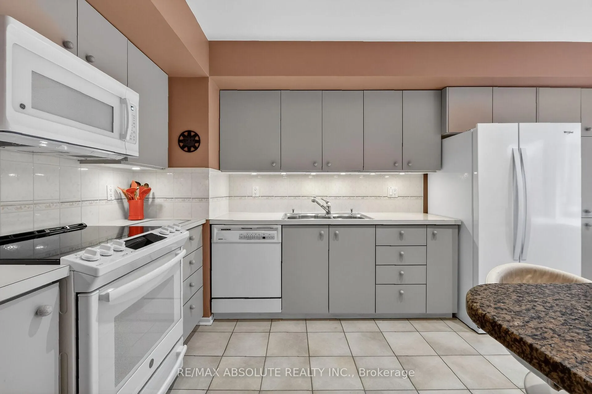 Photo 15 of Unit 2, 125 Springfield Road, Ottawa, Lindenlea — HOMEH