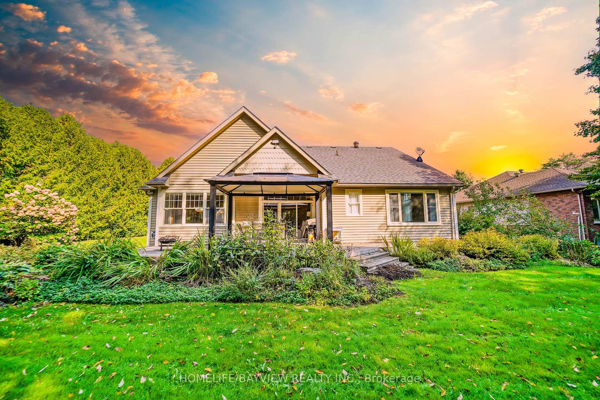 Photo 1 of 29 Alpine Way, Oro-Medonte, Horseshoe Valley — HOMEH