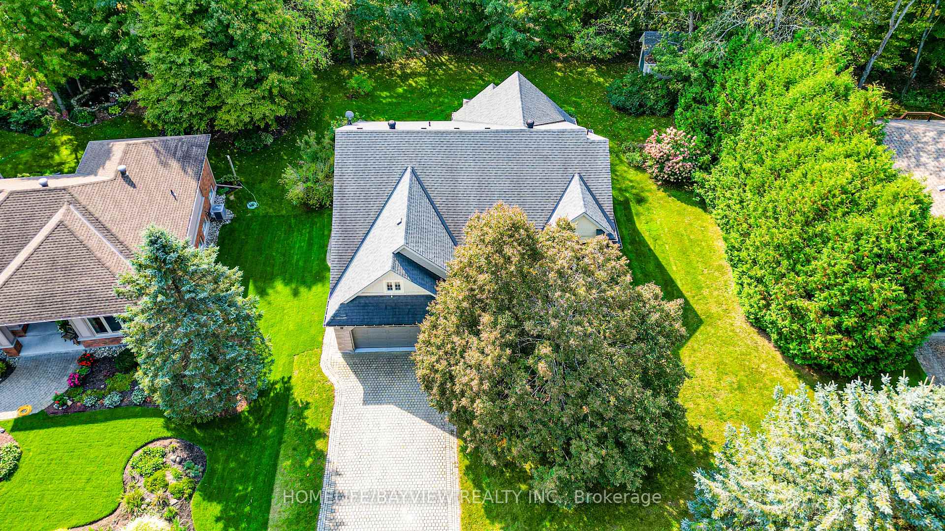 Photo 2 of 29 Alpine Way, Oro-Medonte, Horseshoe Valley — HOMEH